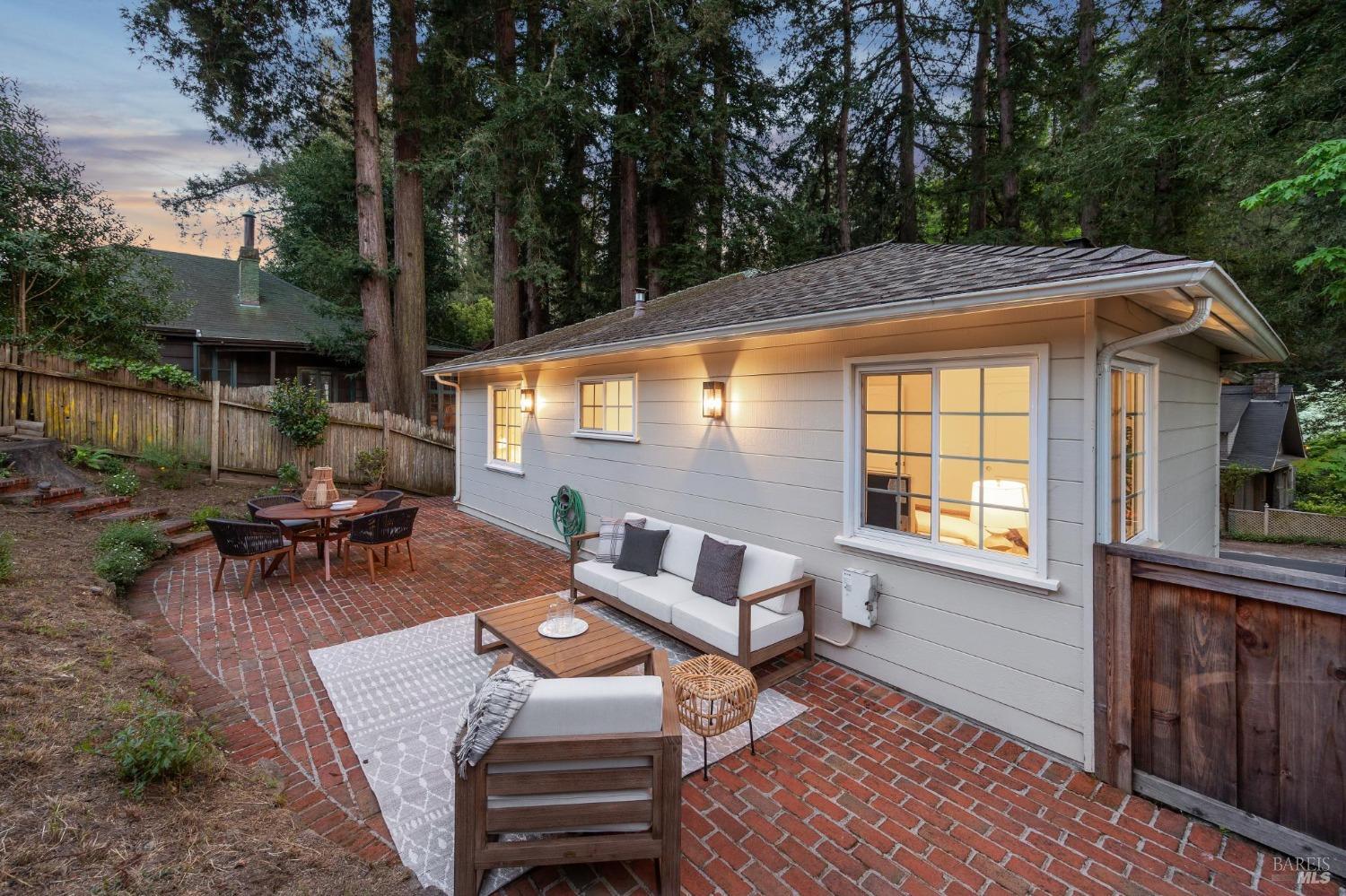 124 W Blithedale Ave