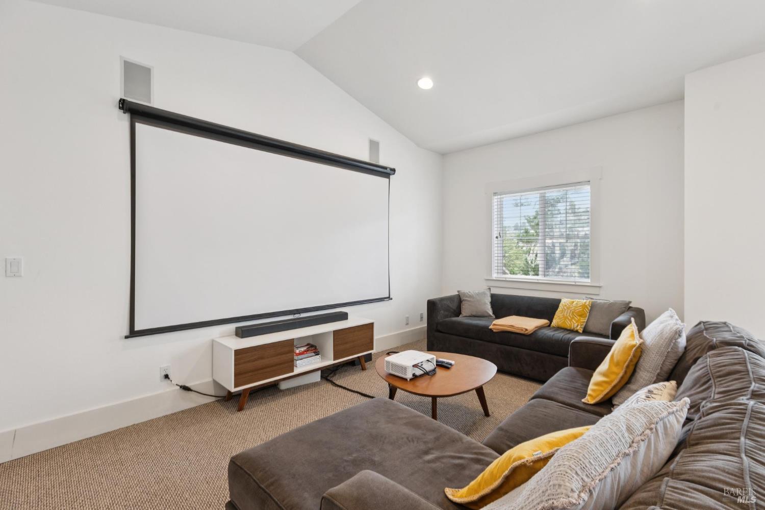 315 Villa Garden Dr