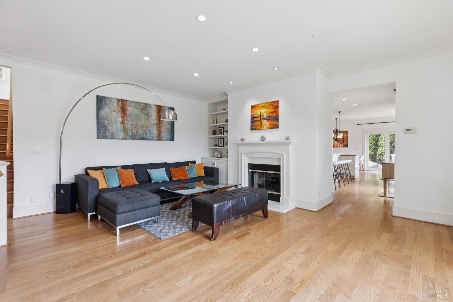 315 Villa Garden Dr