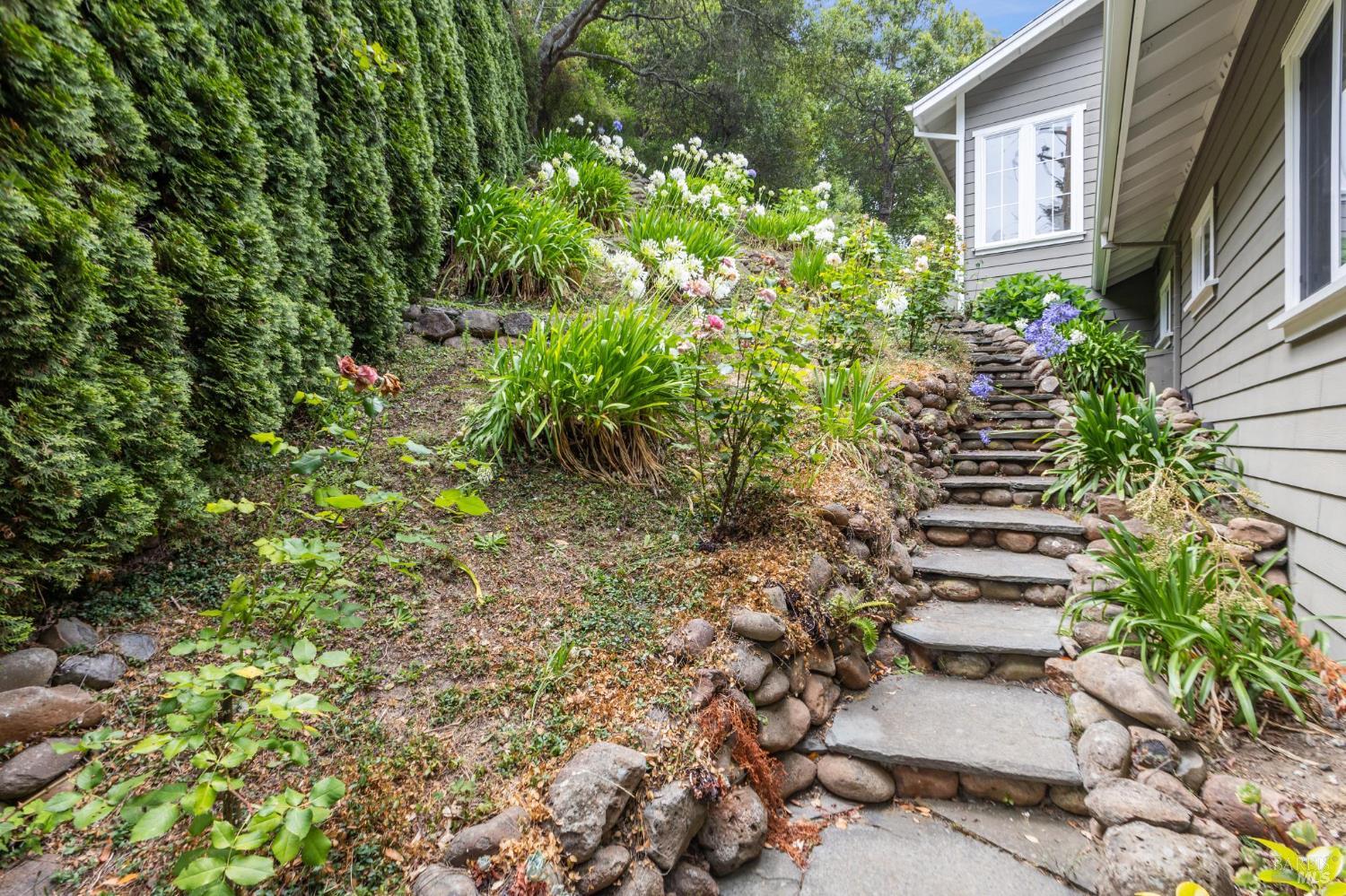 315 Villa Garden Dr