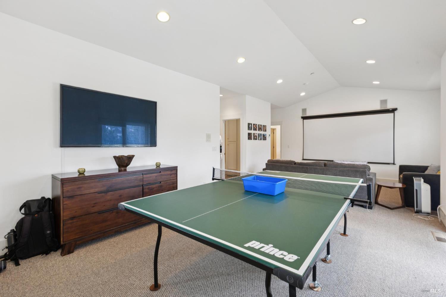 315 Villa Garden Dr