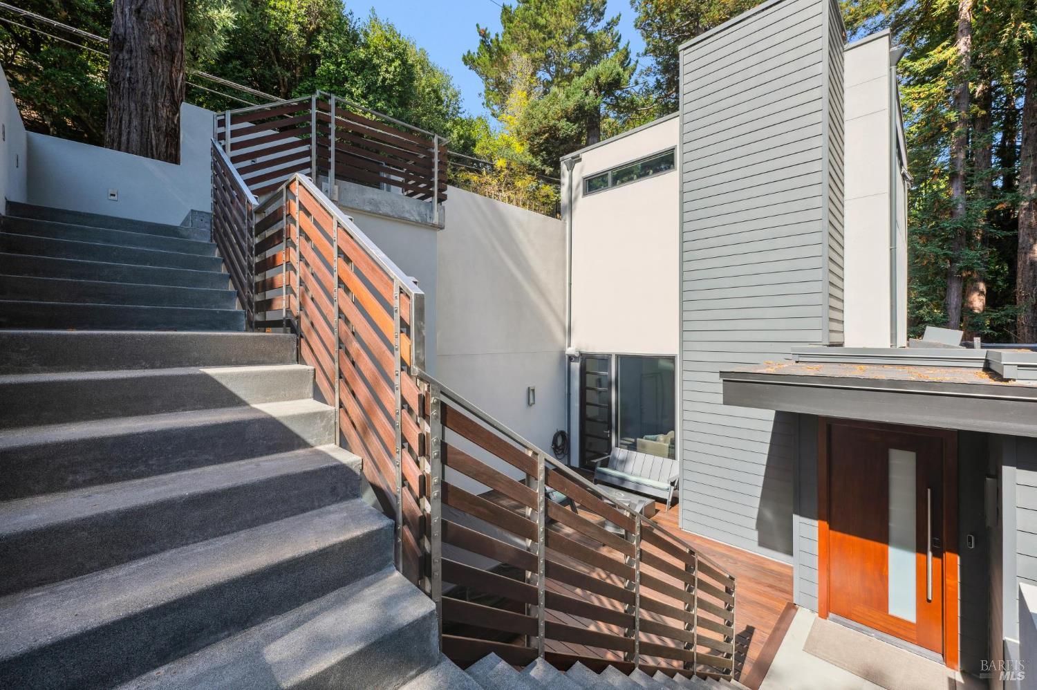 290 Edgewood Ave