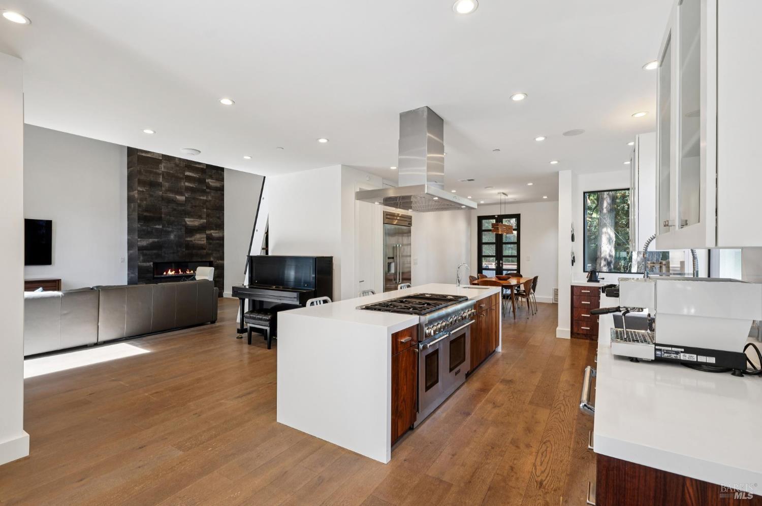 290 Edgewood Ave