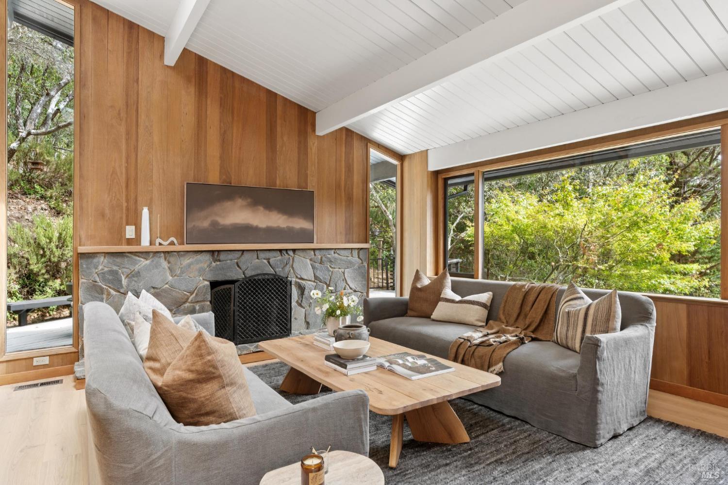 38 Glen Dr