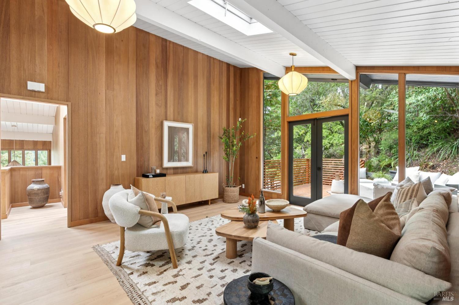 38 Glen Dr