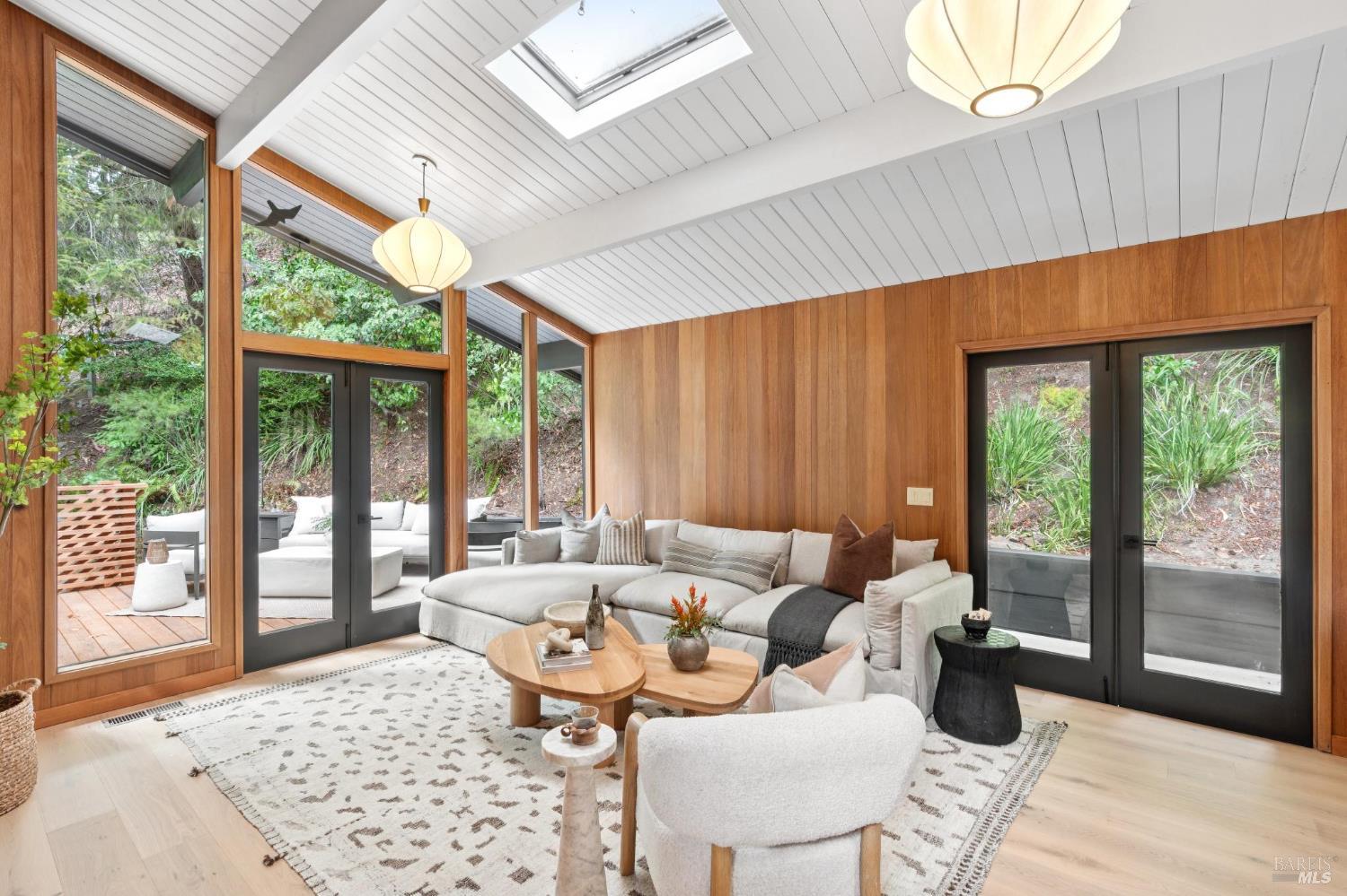 38 Glen Dr