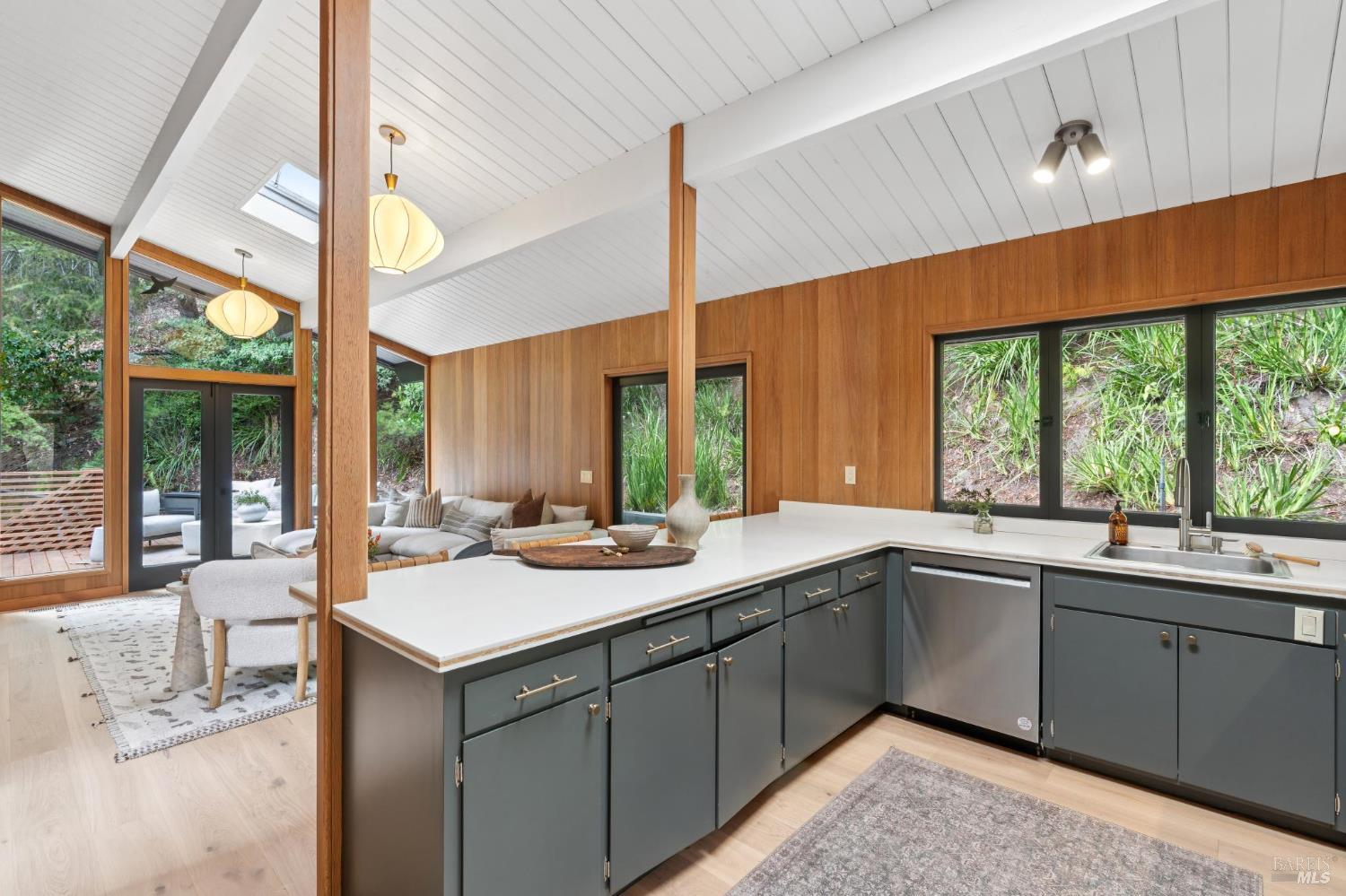 38 Glen Dr