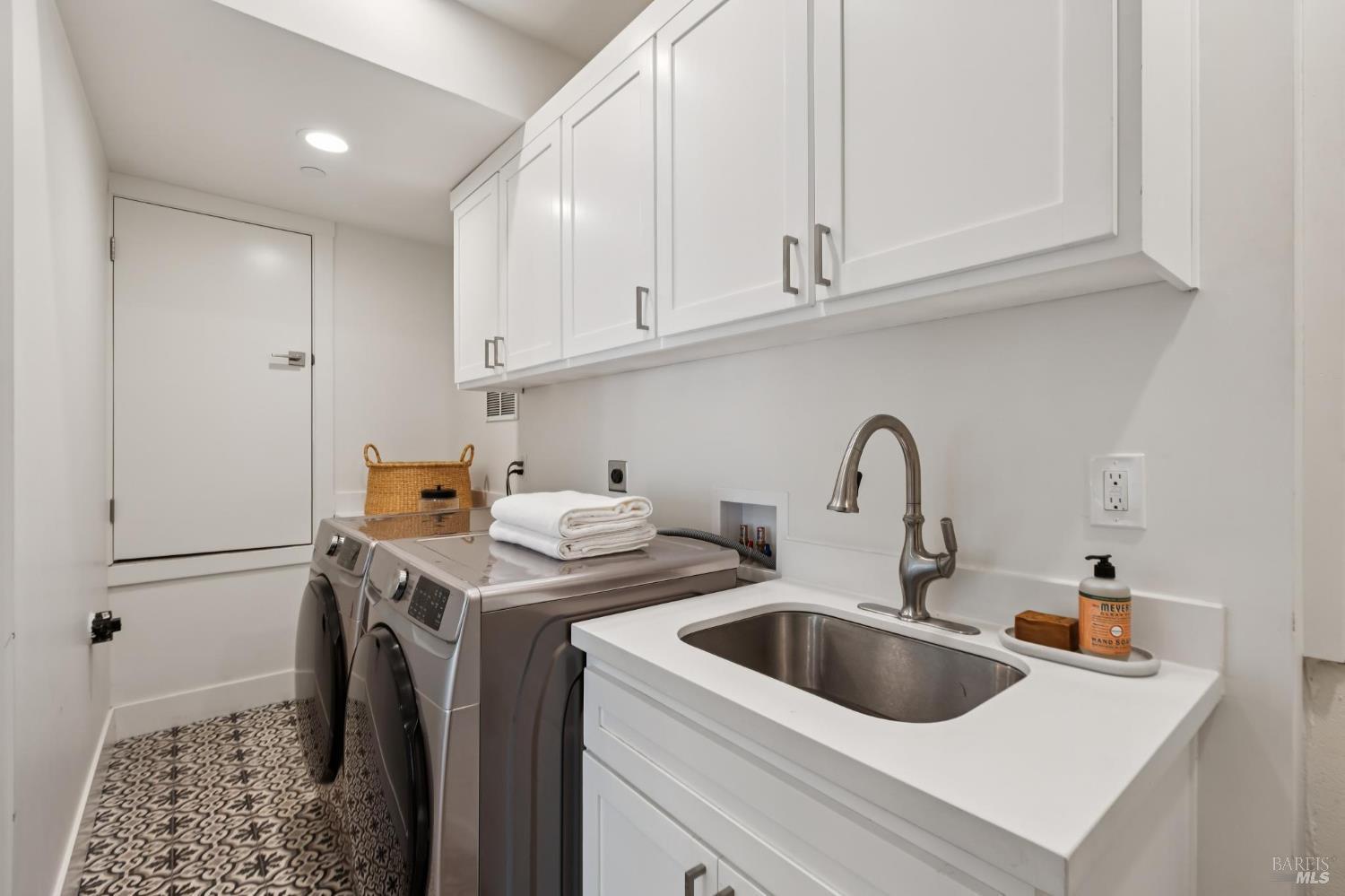 31 Alvarado Avenue
