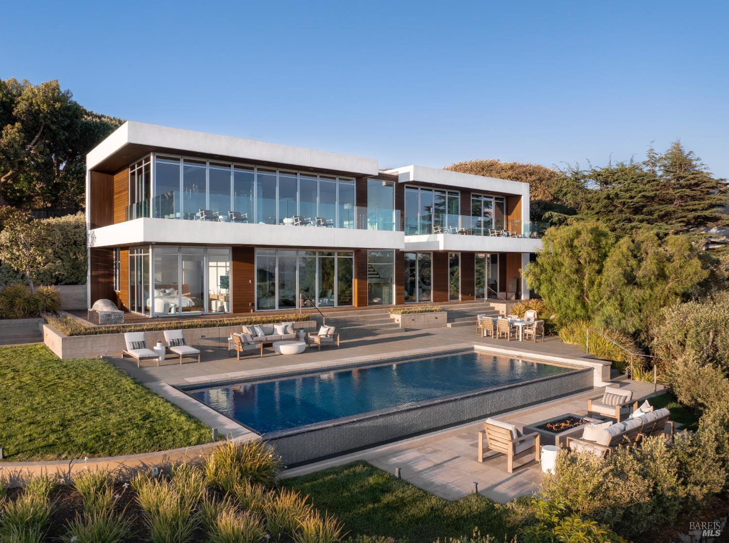 1860 Mountain View Drive