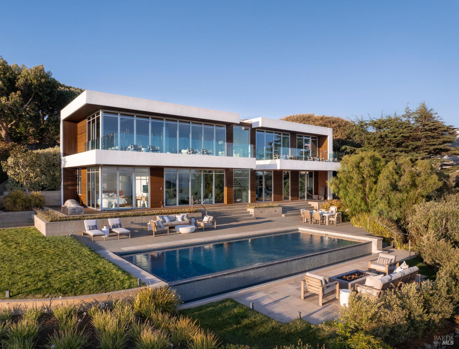 1860 Mountain View Drive
