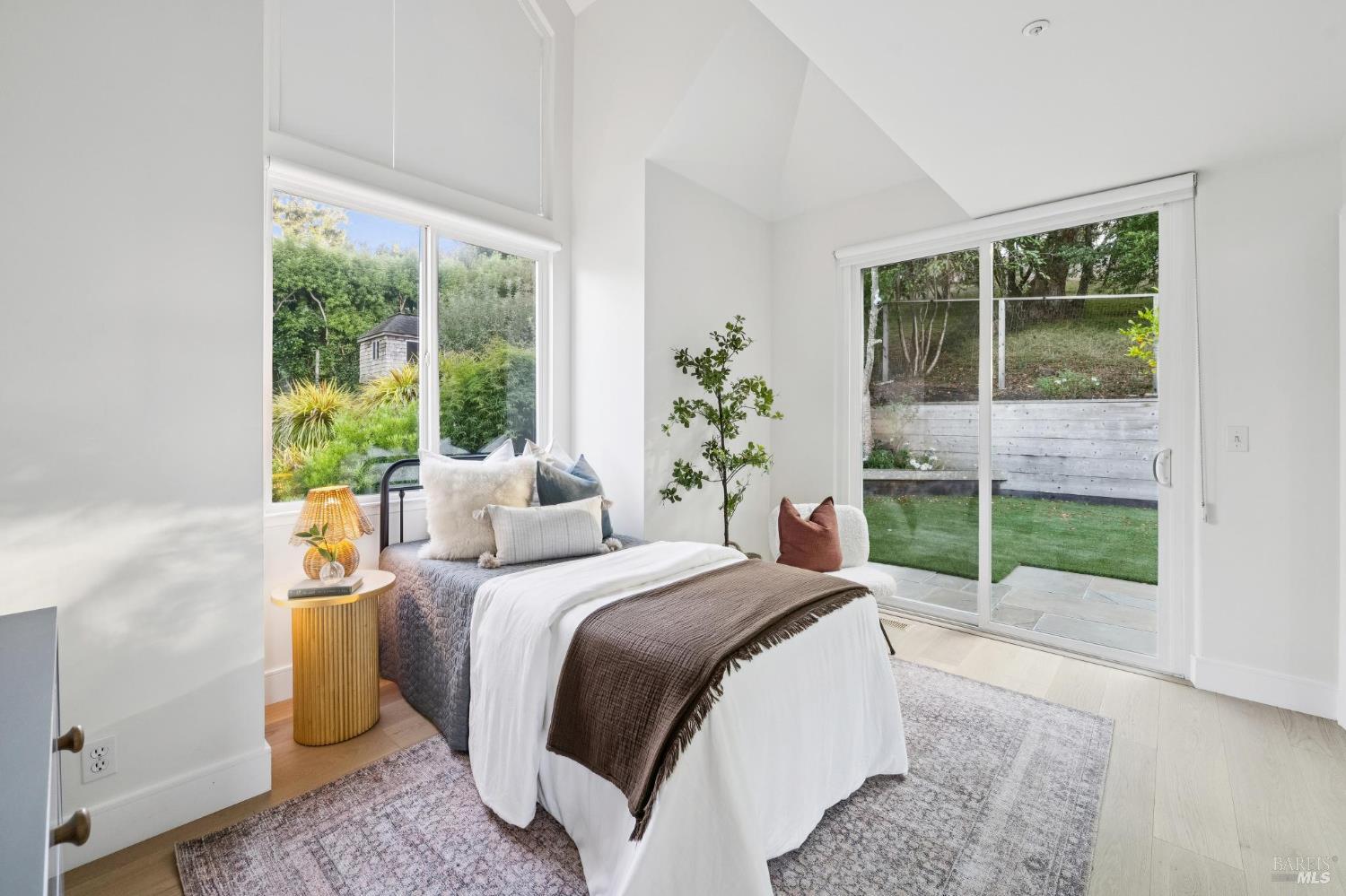 1007 Greenhill Road
