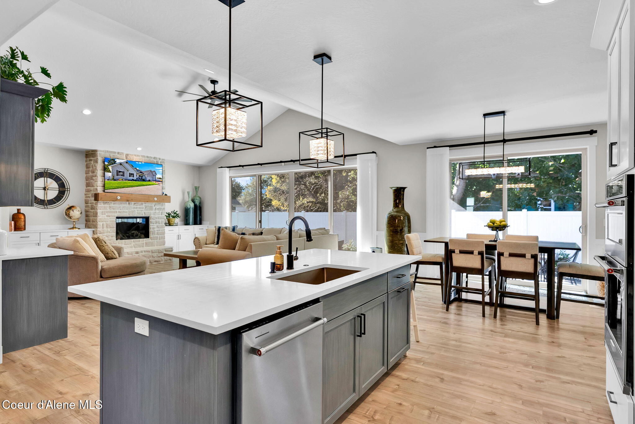 1243 W ORCHARD AVE