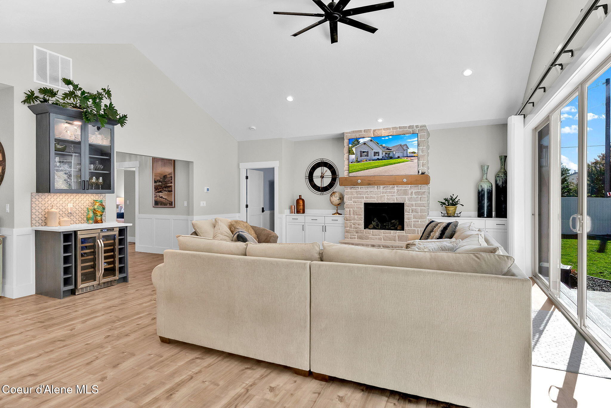 1243 W ORCHARD AVE