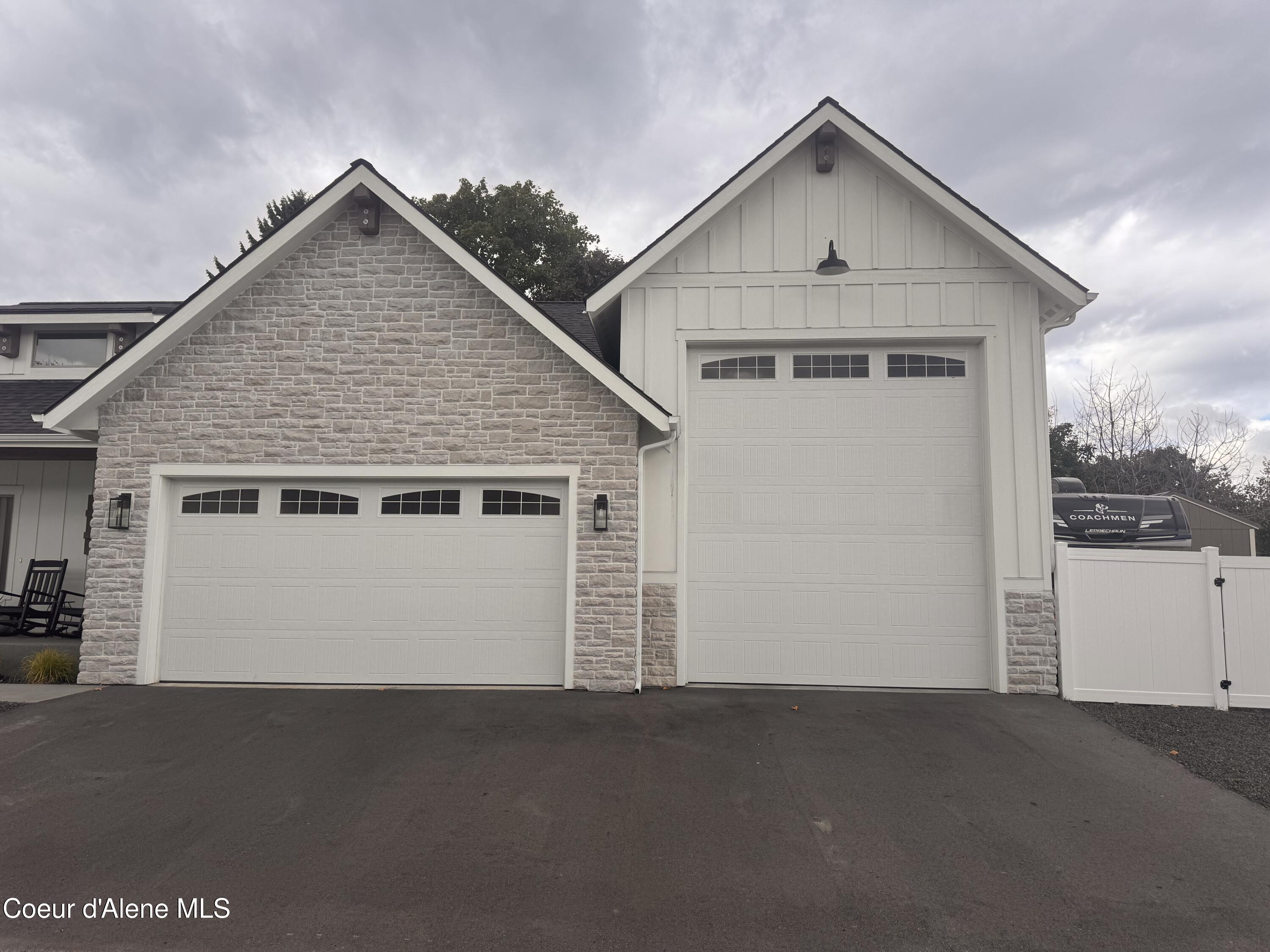 1243 W ORCHARD AVE