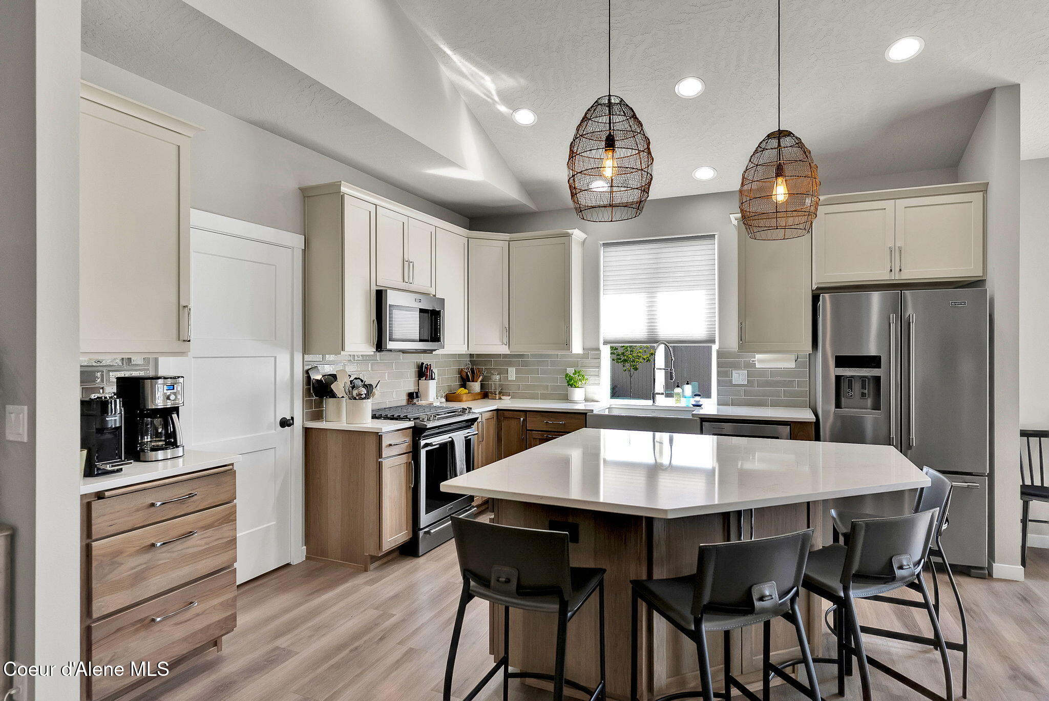 2114 W OKANOGAN AVE