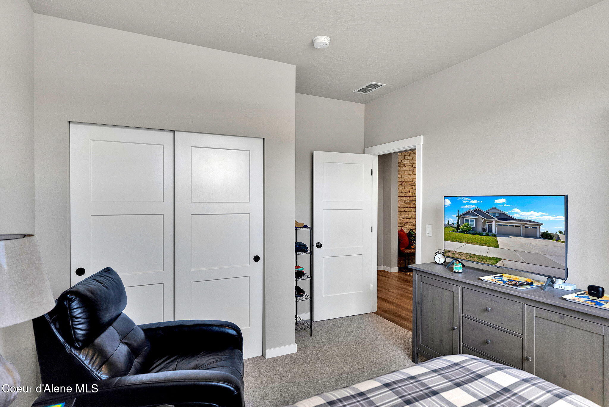 2114 W OKANOGAN AVE