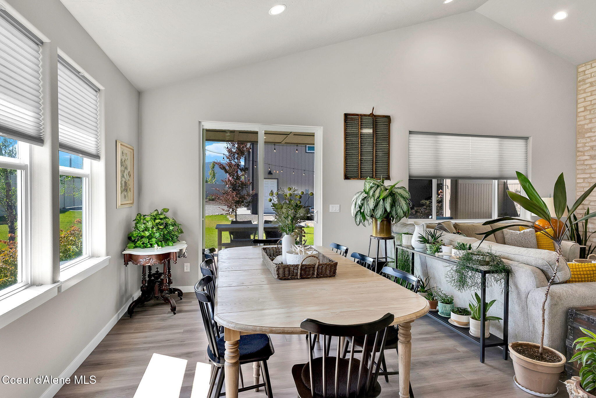 2114 W OKANOGAN AVE