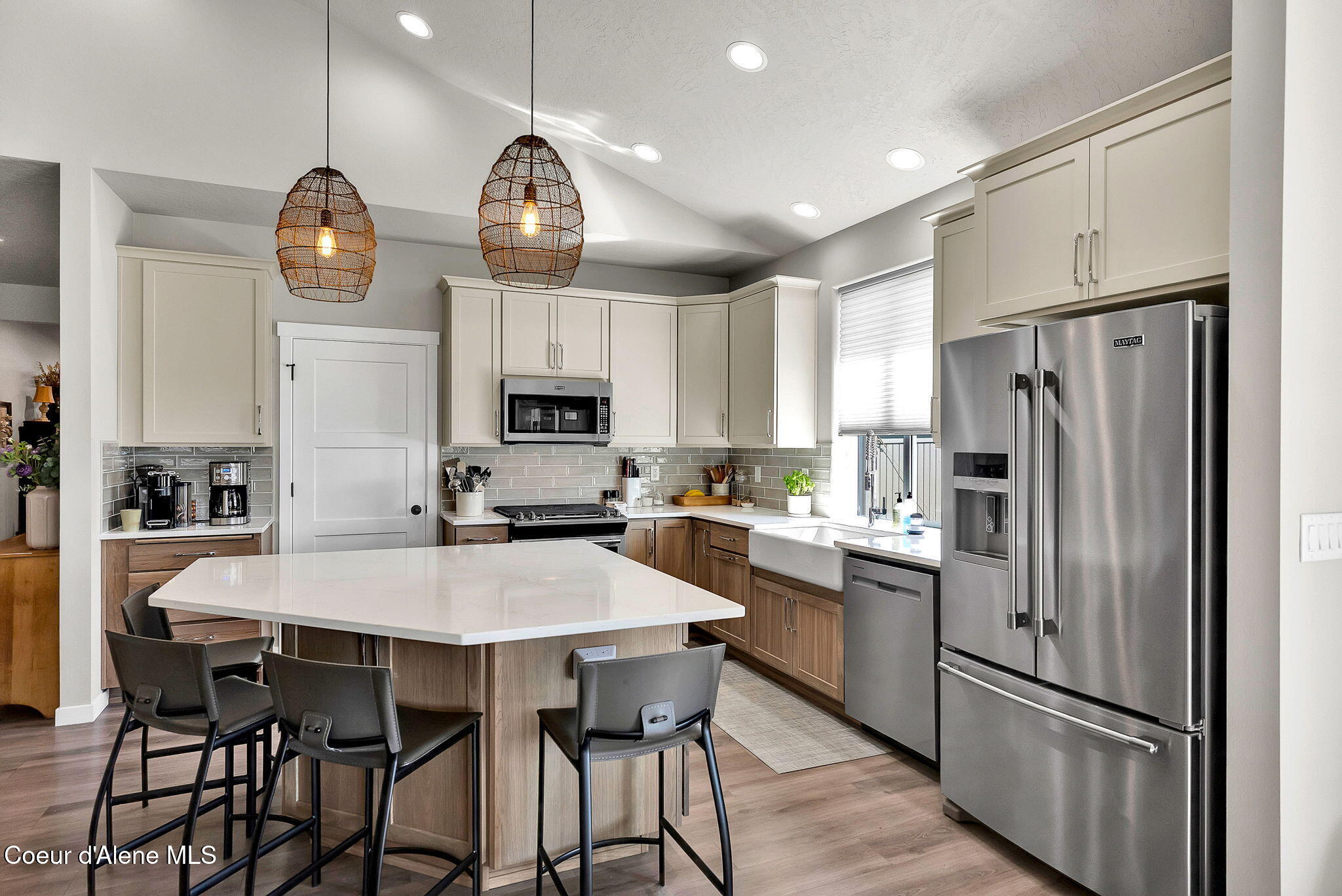 2114 W OKANOGAN AVE