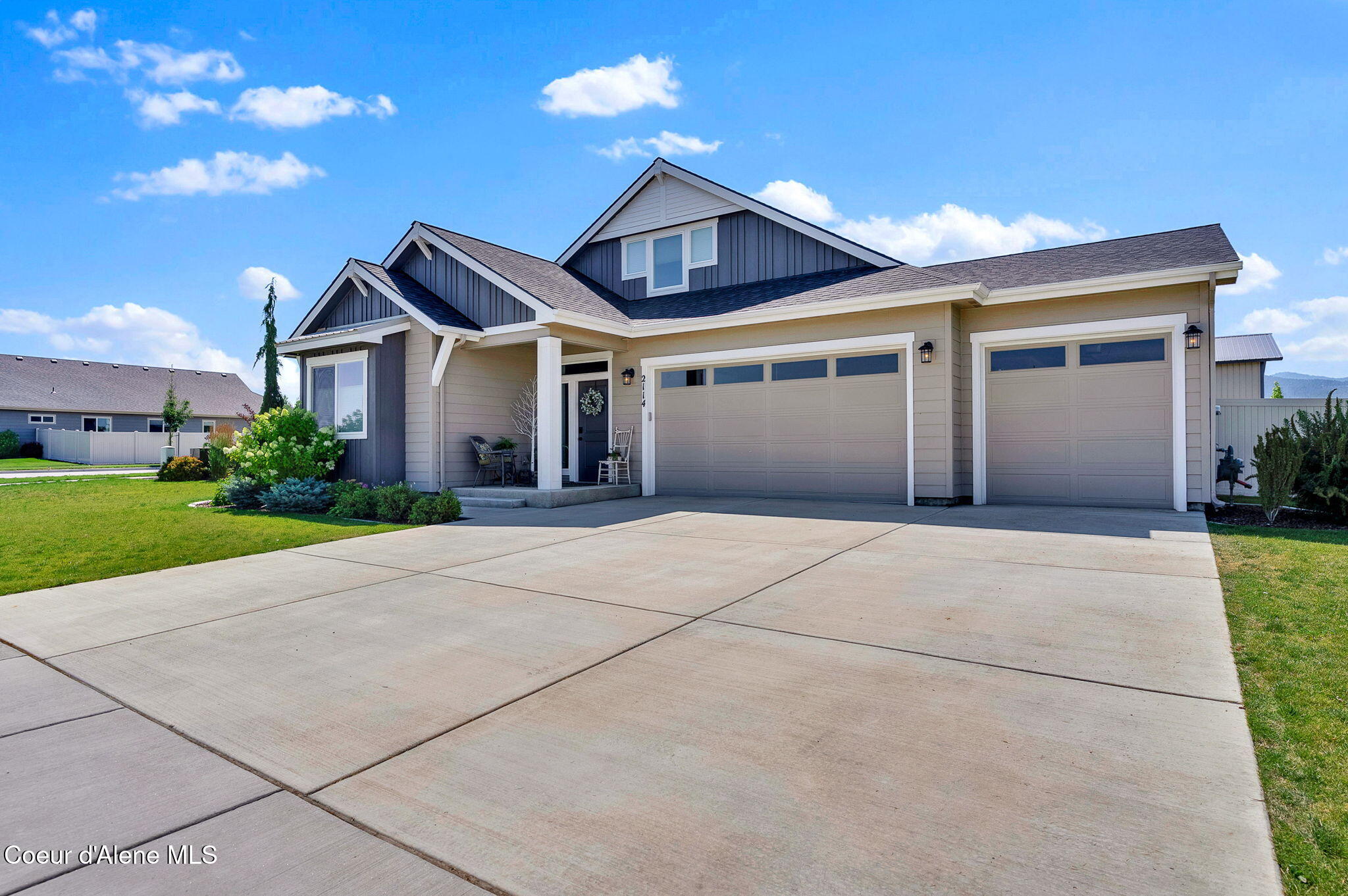 2114 W OKANOGAN AVE