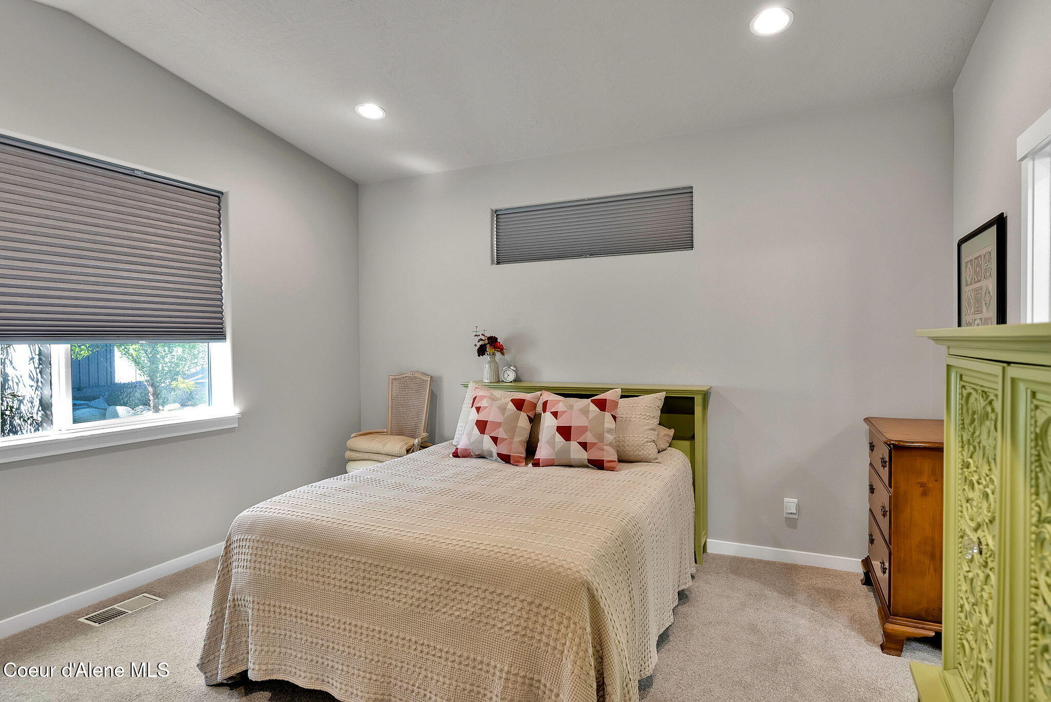 2114 W OKANOGAN AVE