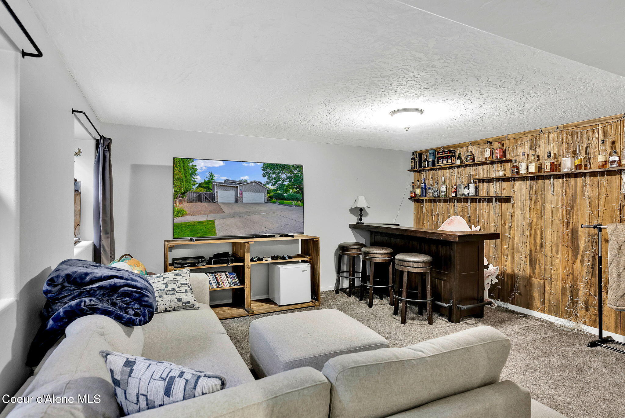 1961 W RIDGEMONT AVE