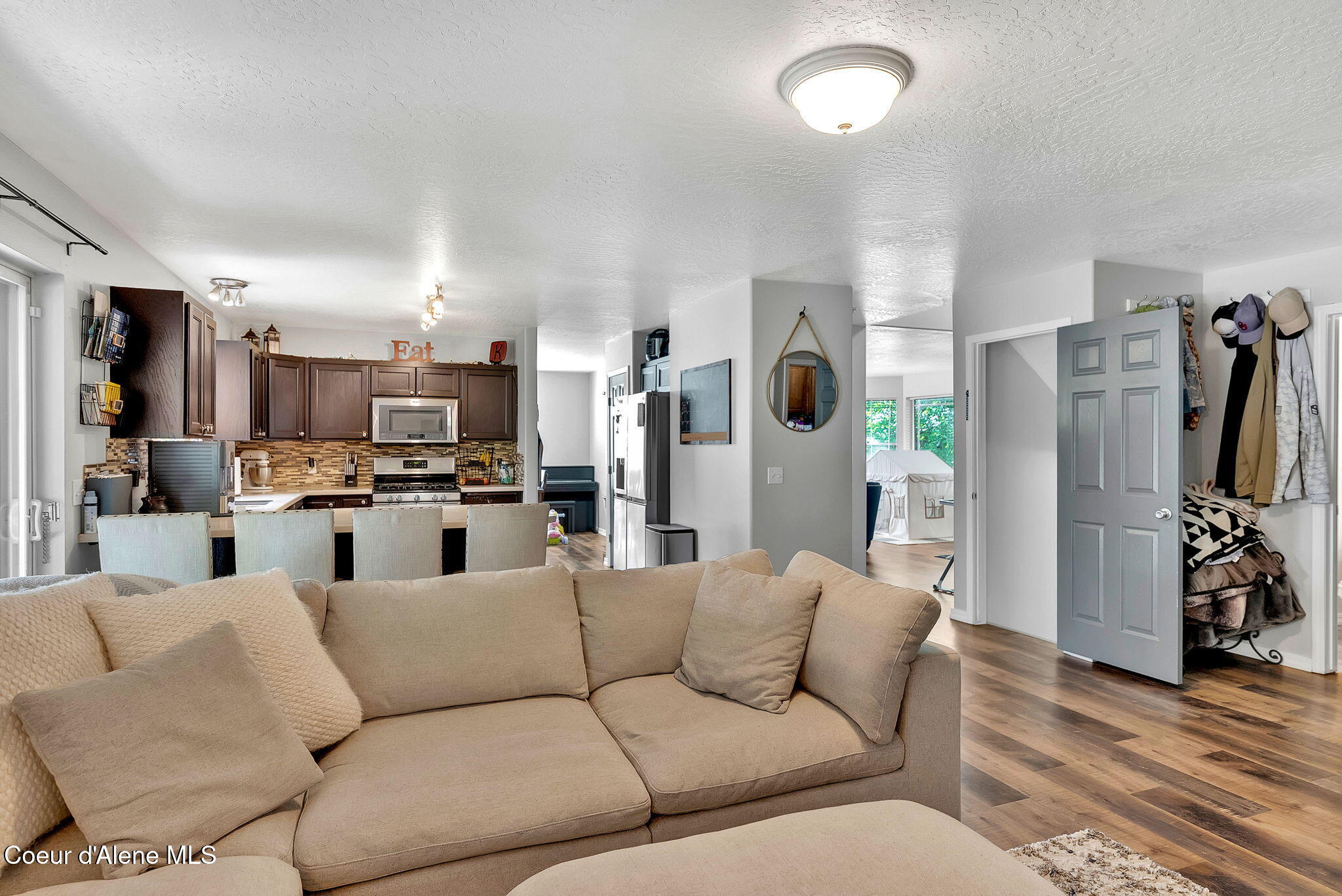 1961 W RIDGEMONT AVE