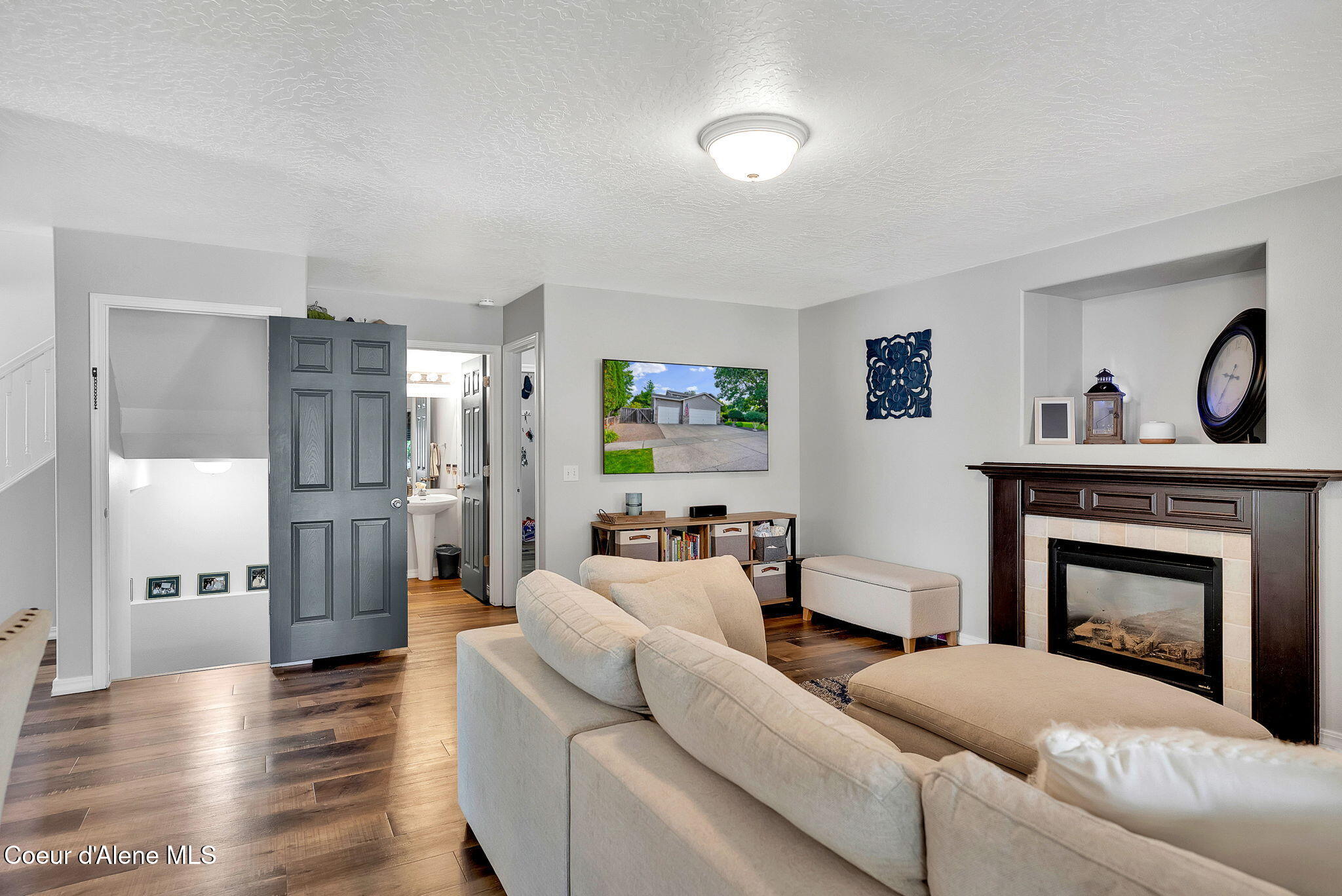 1961 W RIDGEMONT AVE