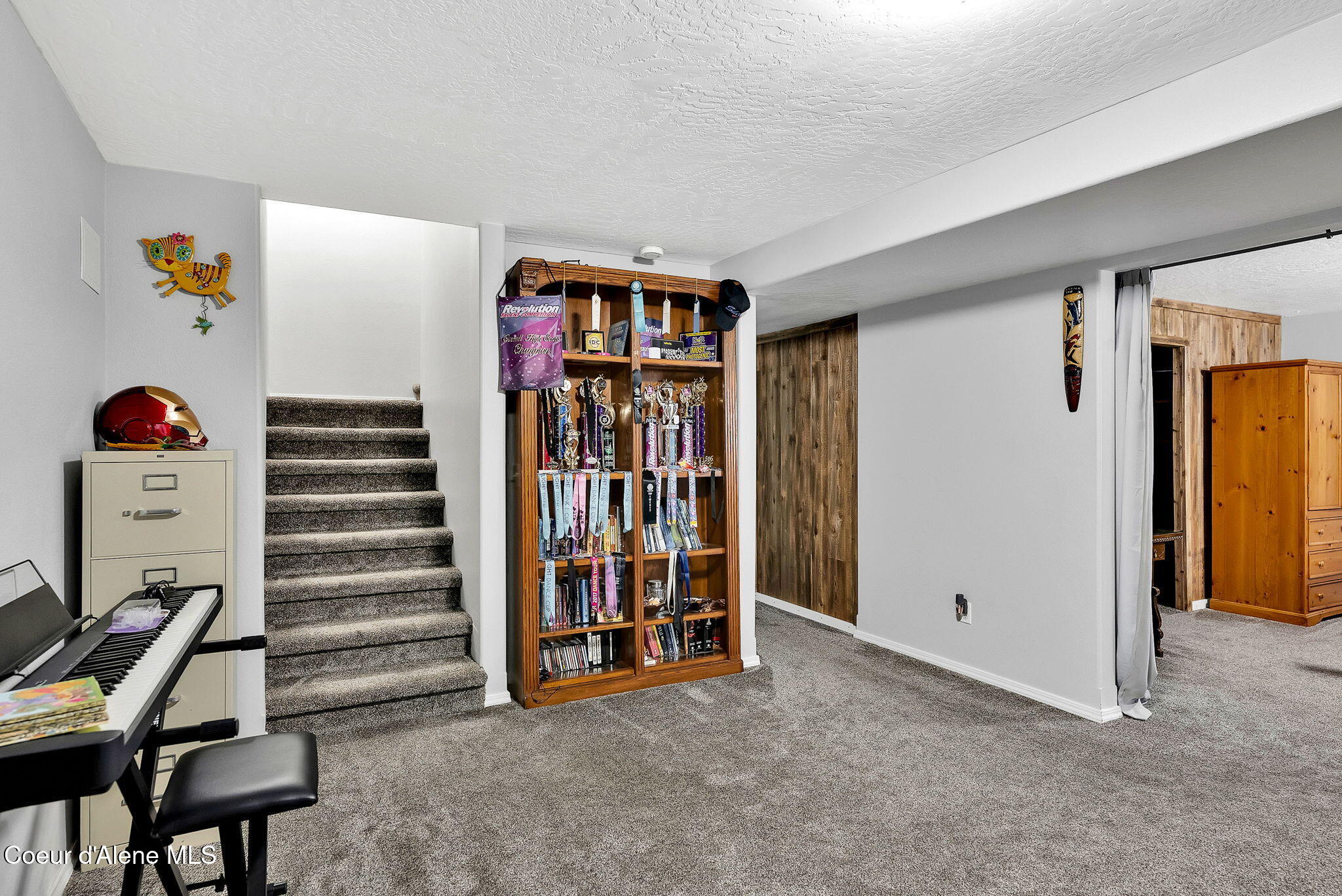 1961 W RIDGEMONT AVE