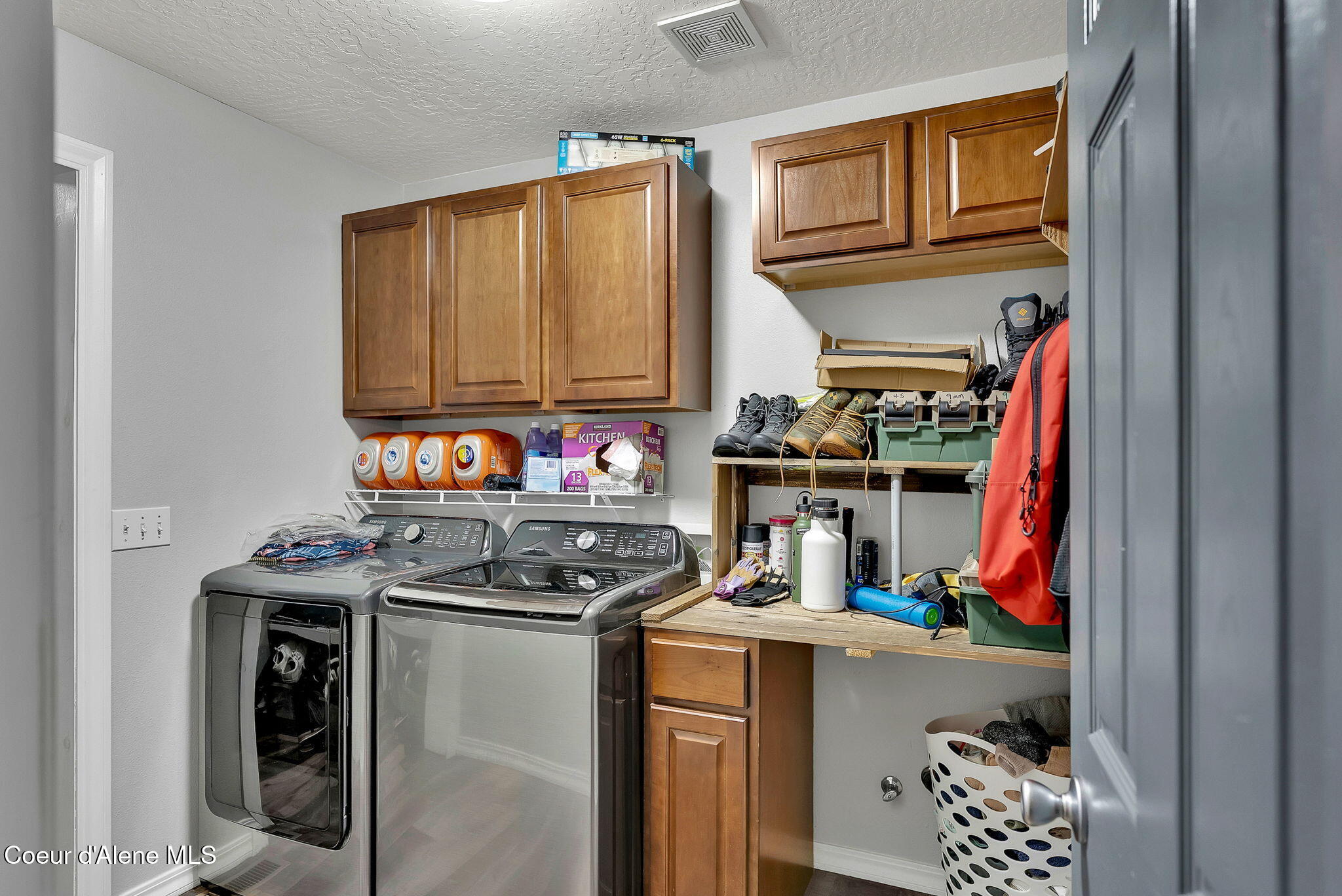 1961 W RIDGEMONT AVE