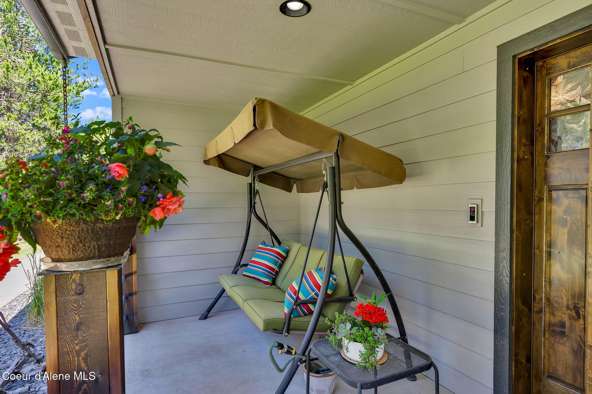 300 E SEASONS RD