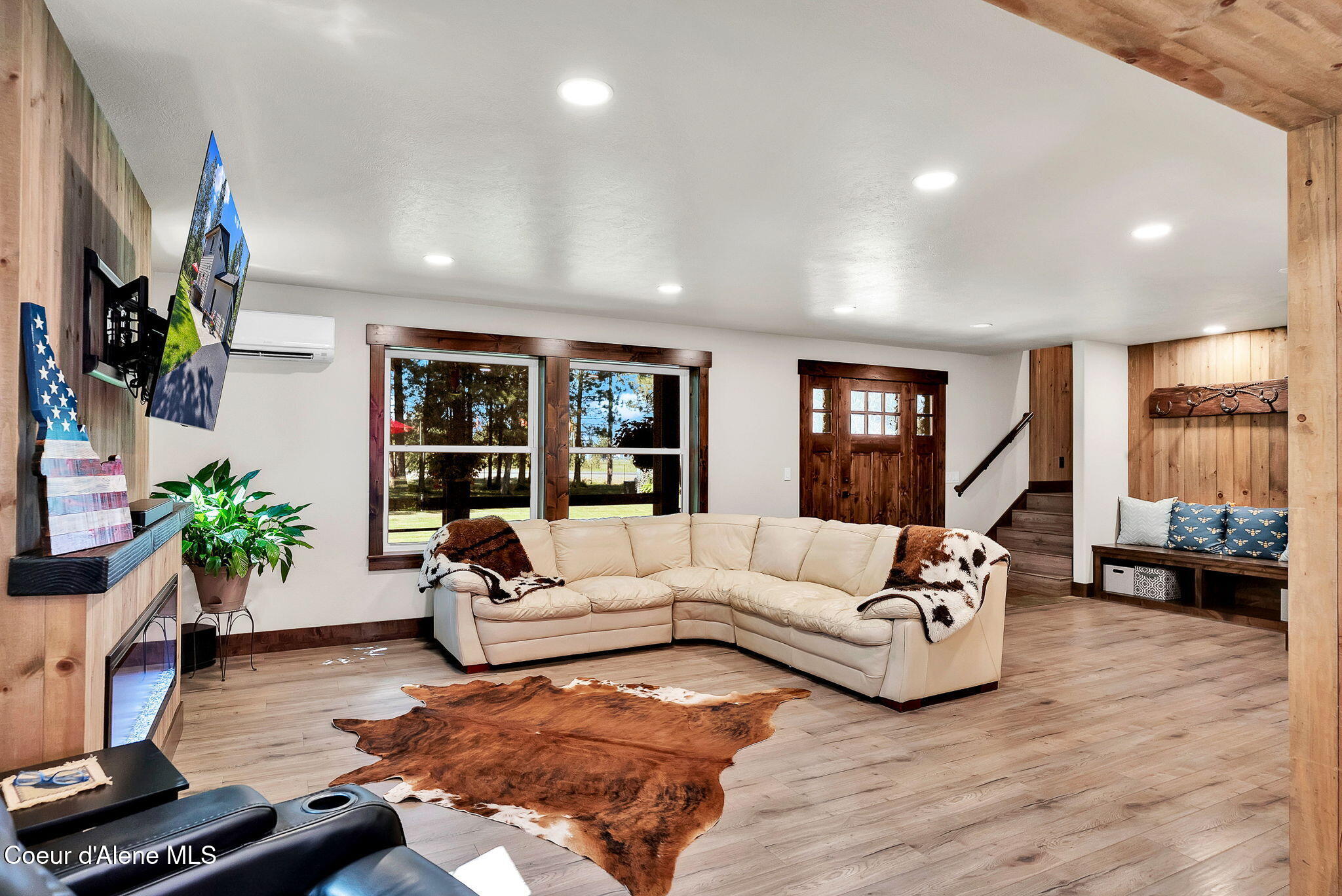 300 E SEASONS RD