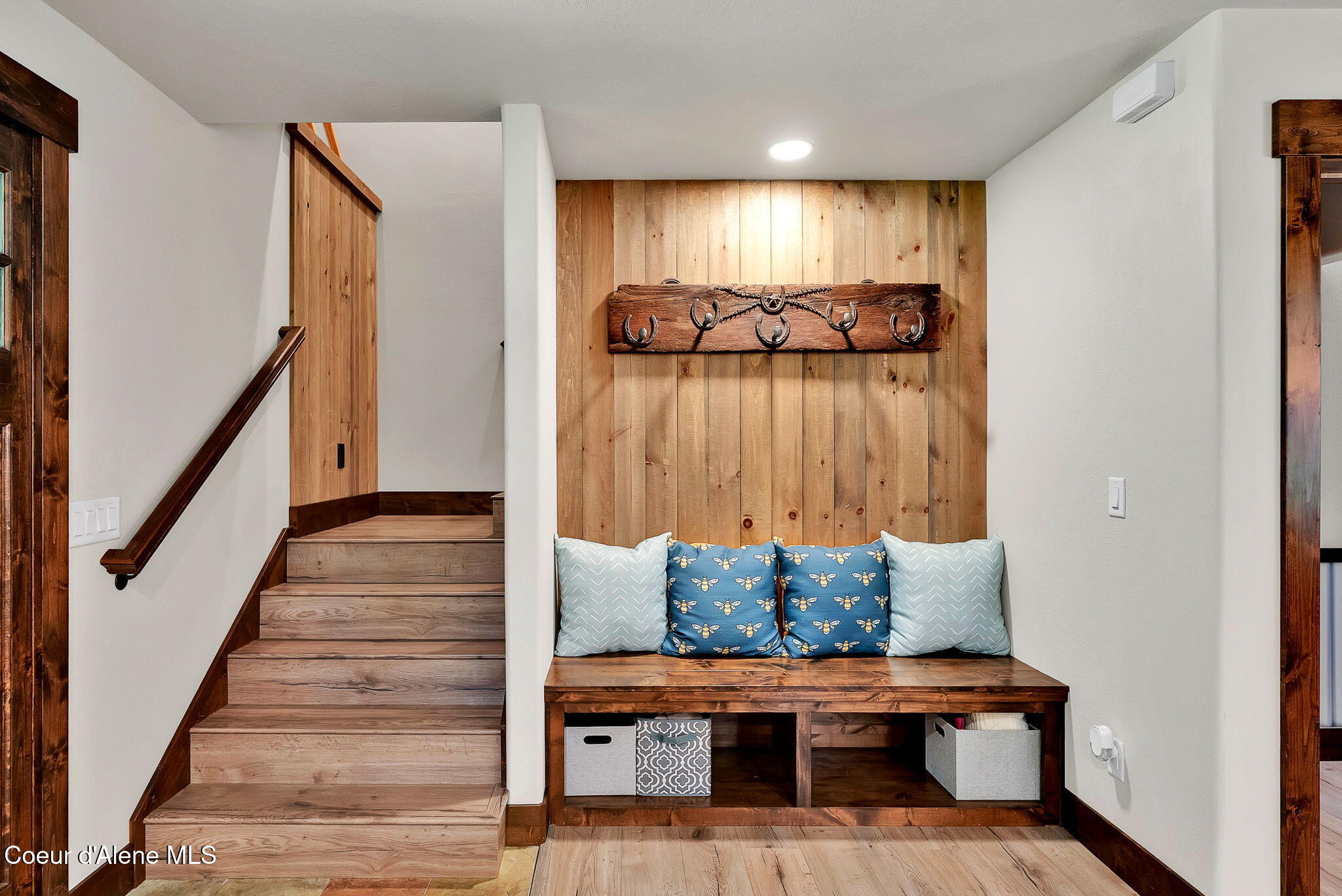 300 E SEASONS RD