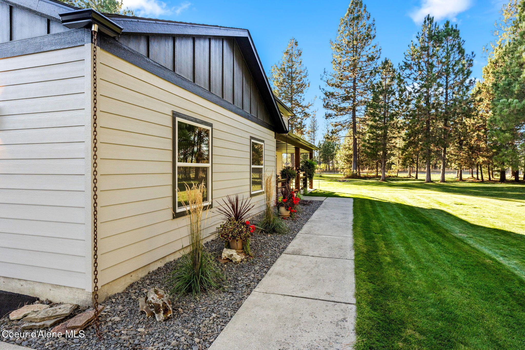 300 E SEASONS RD