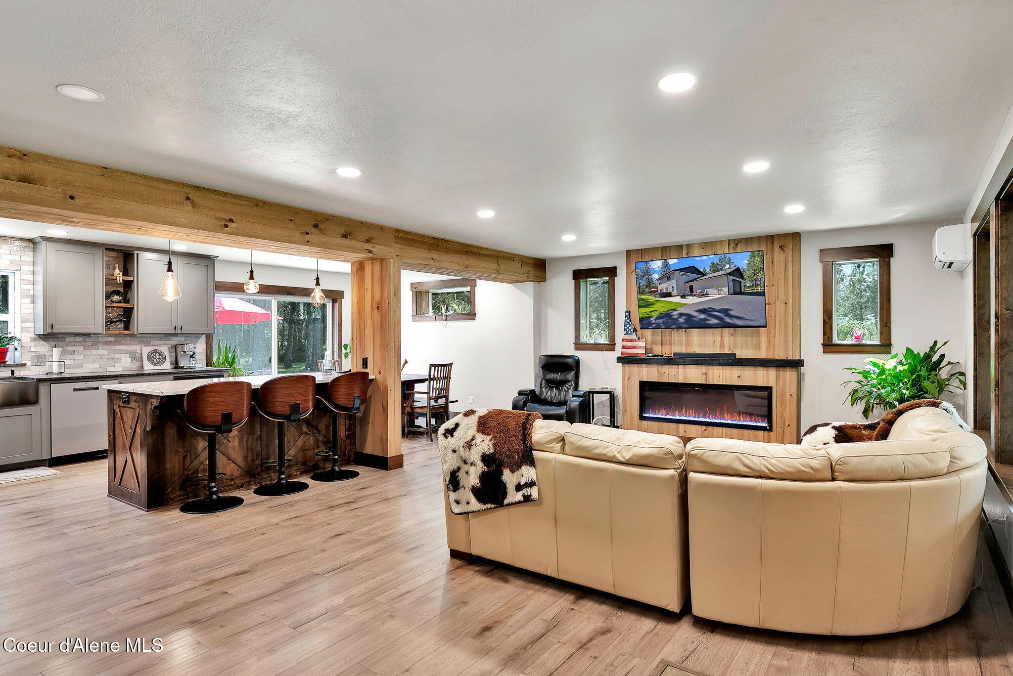 300 E SEASONS RD