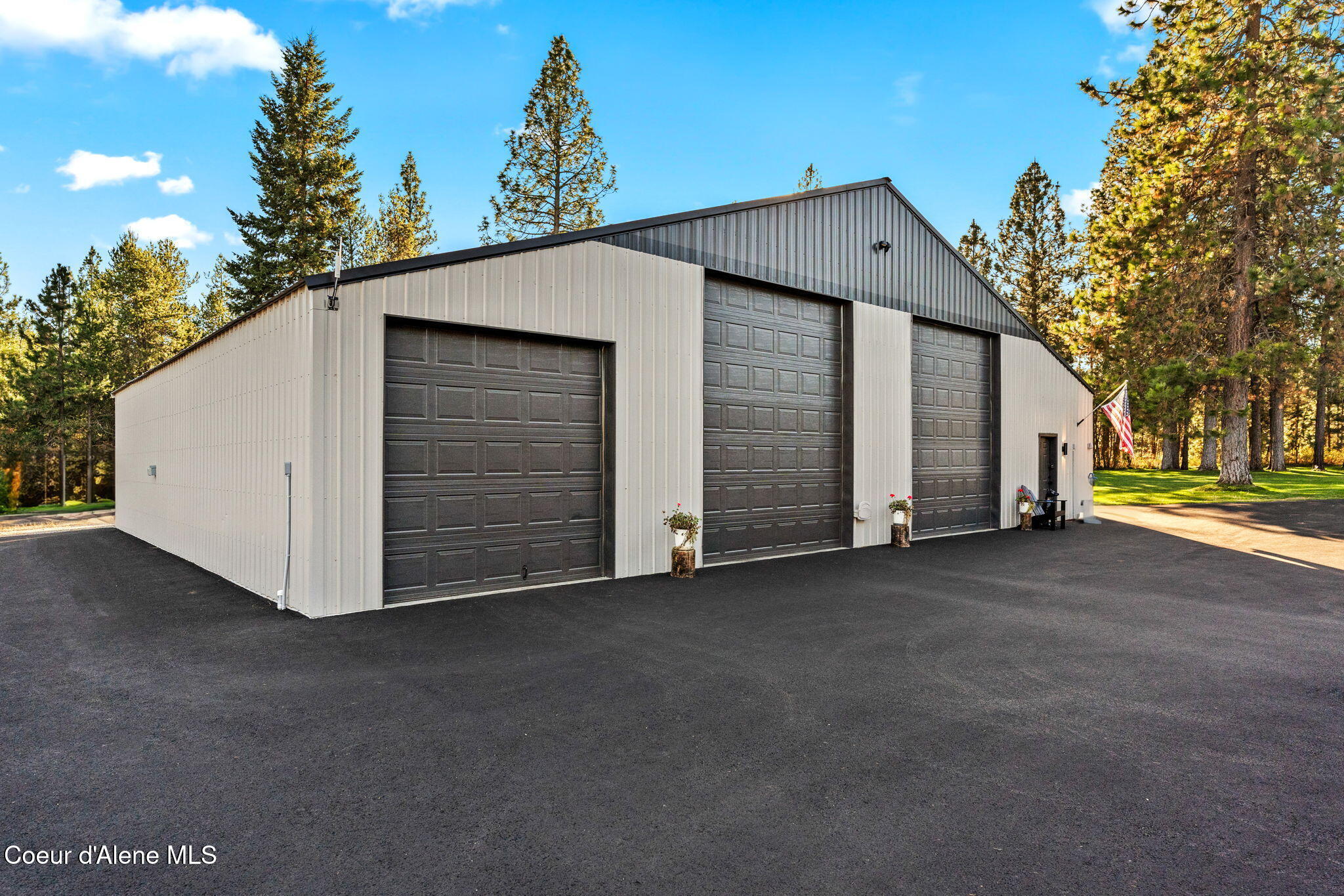 300 E SEASONS RD