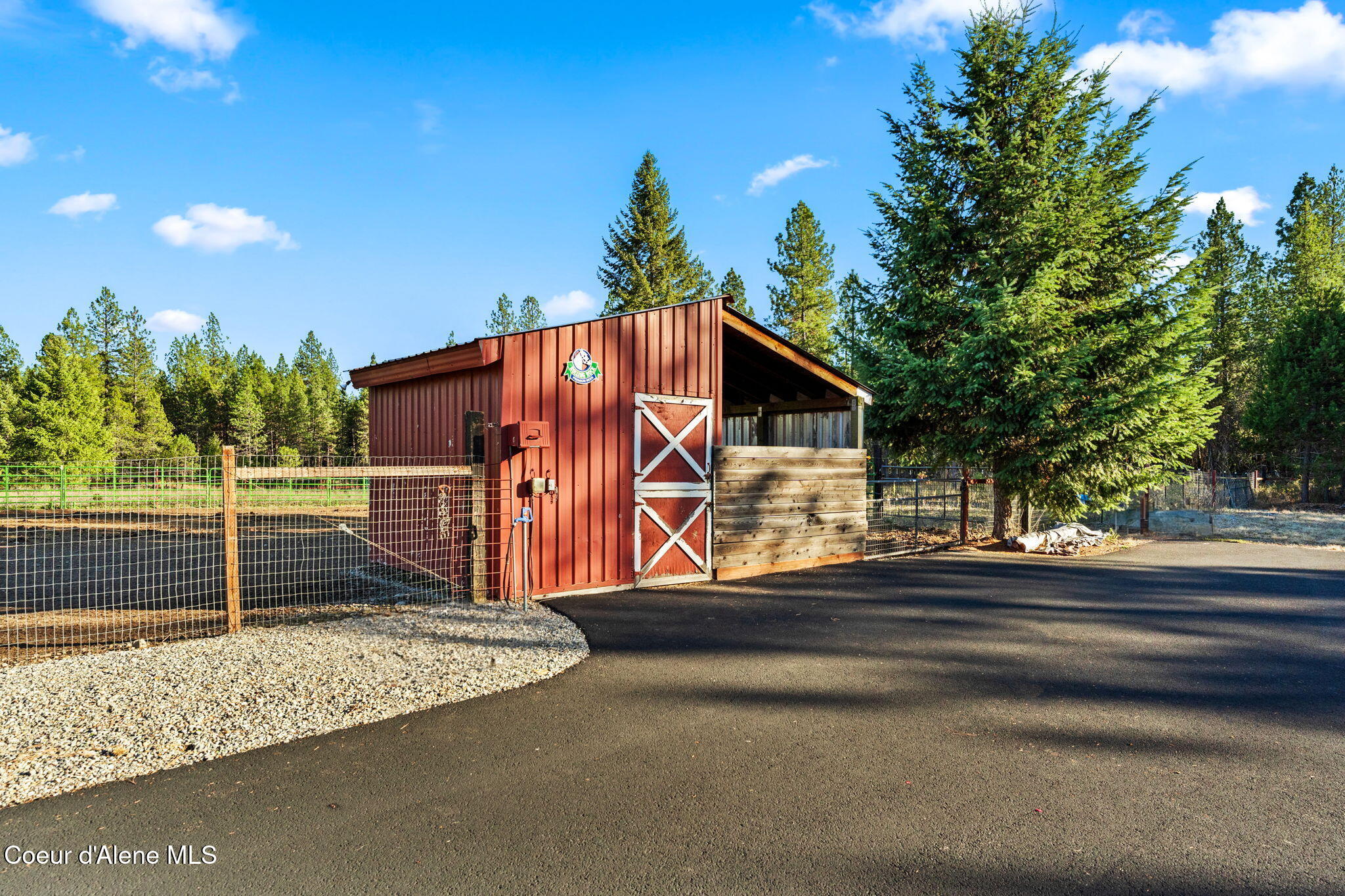 300 E SEASONS RD