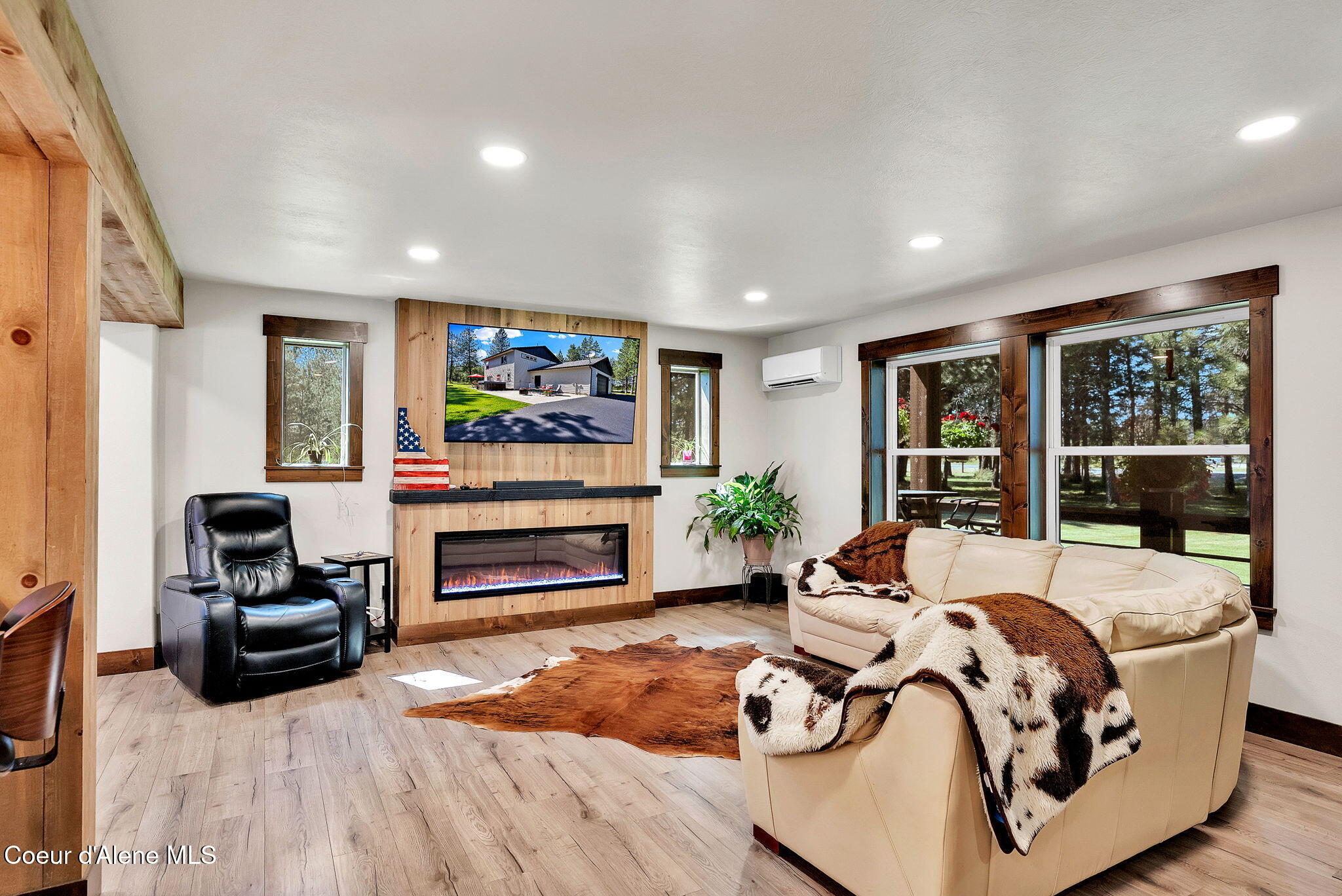 300 E SEASONS RD