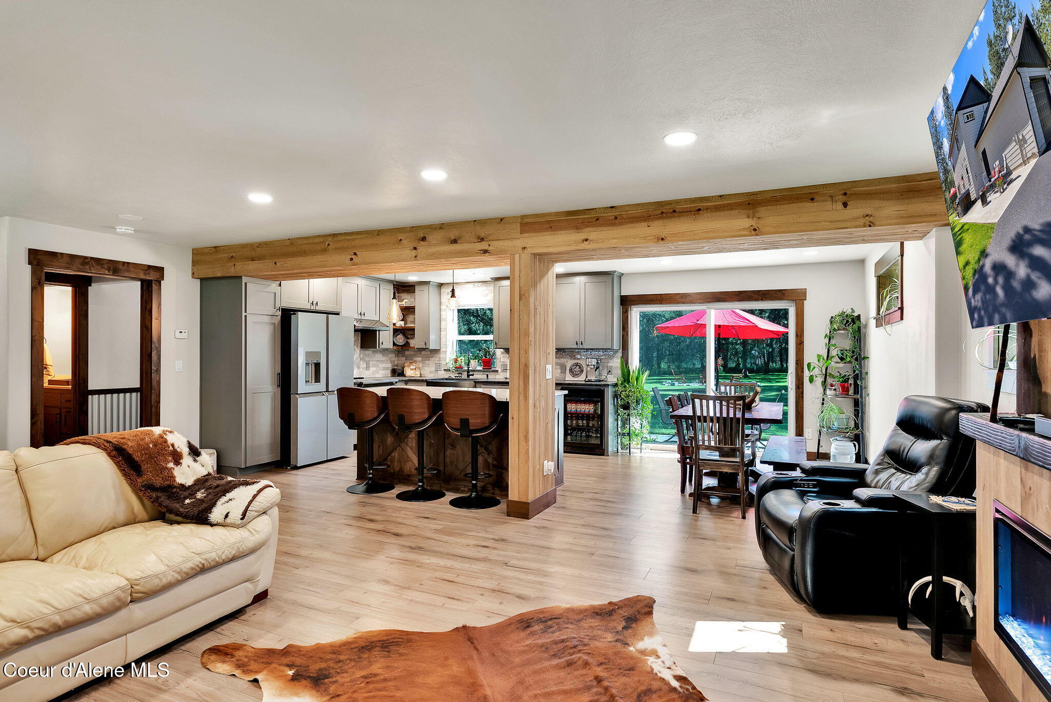300 E SEASONS RD