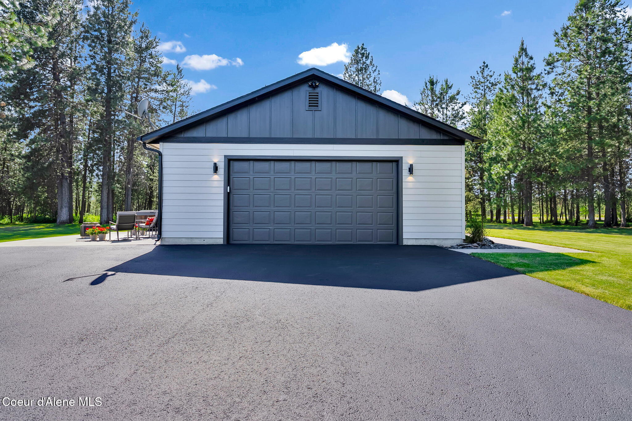 300 E SEASONS RD