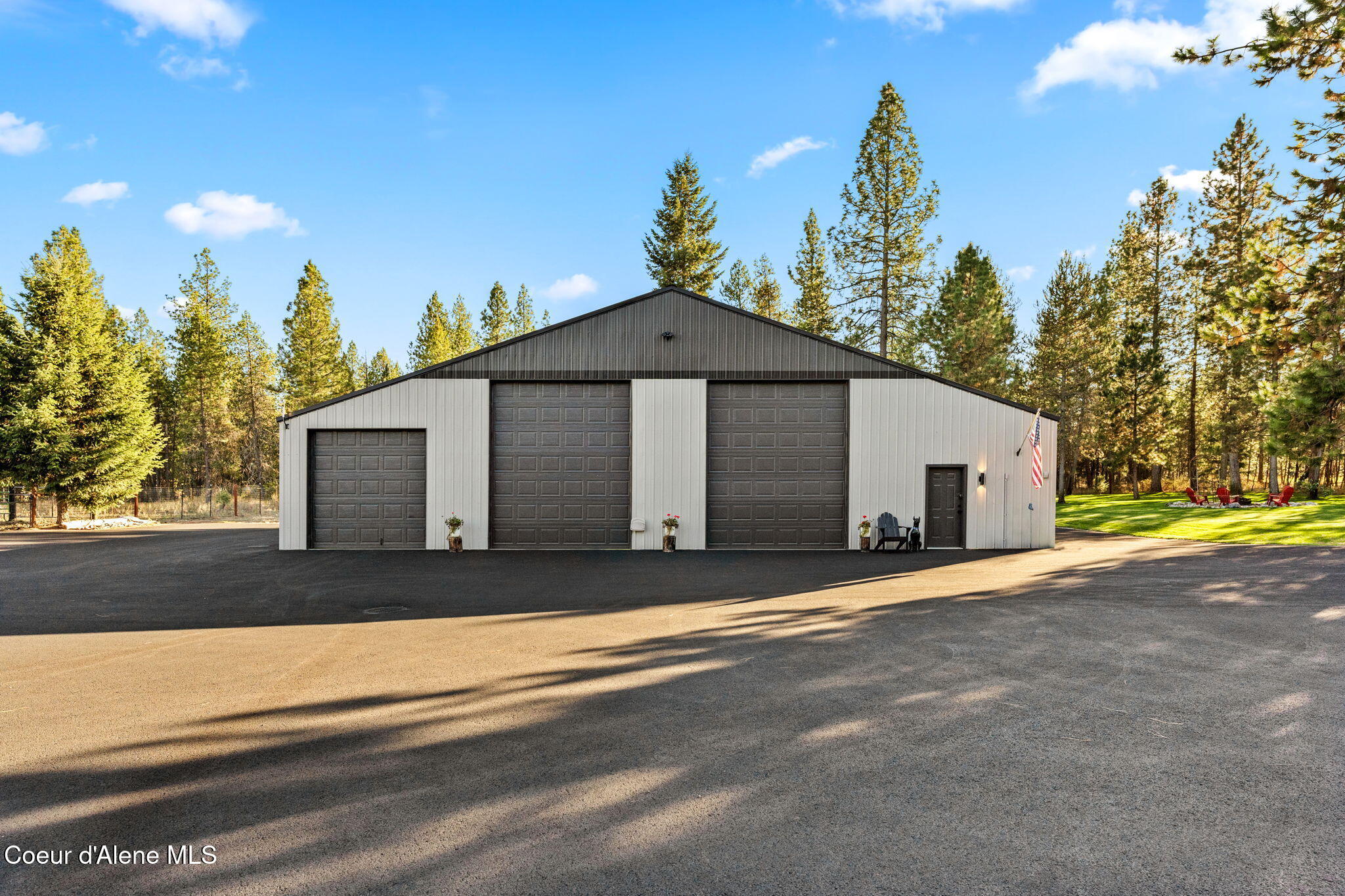 300 E SEASONS RD