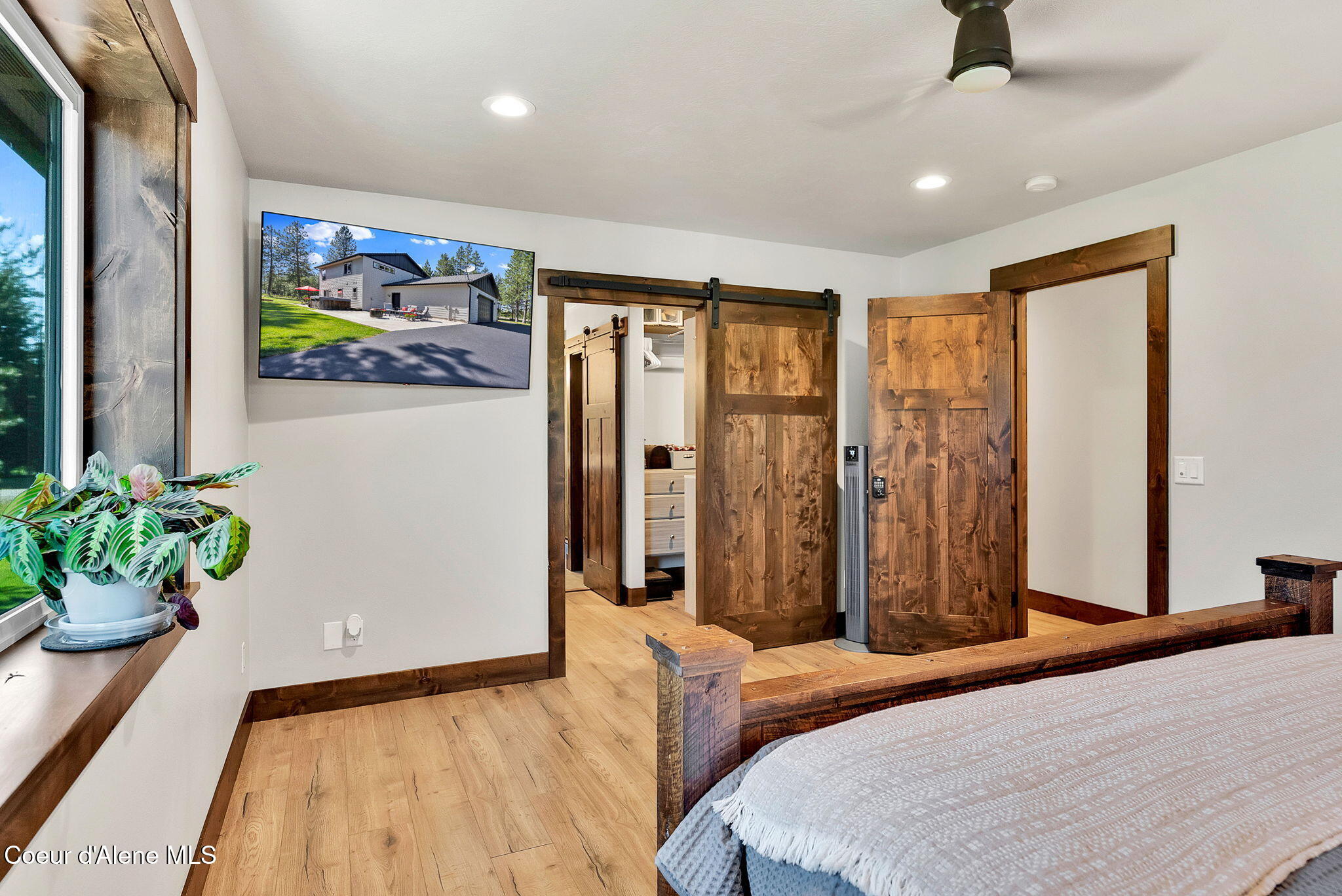 300 E SEASONS RD