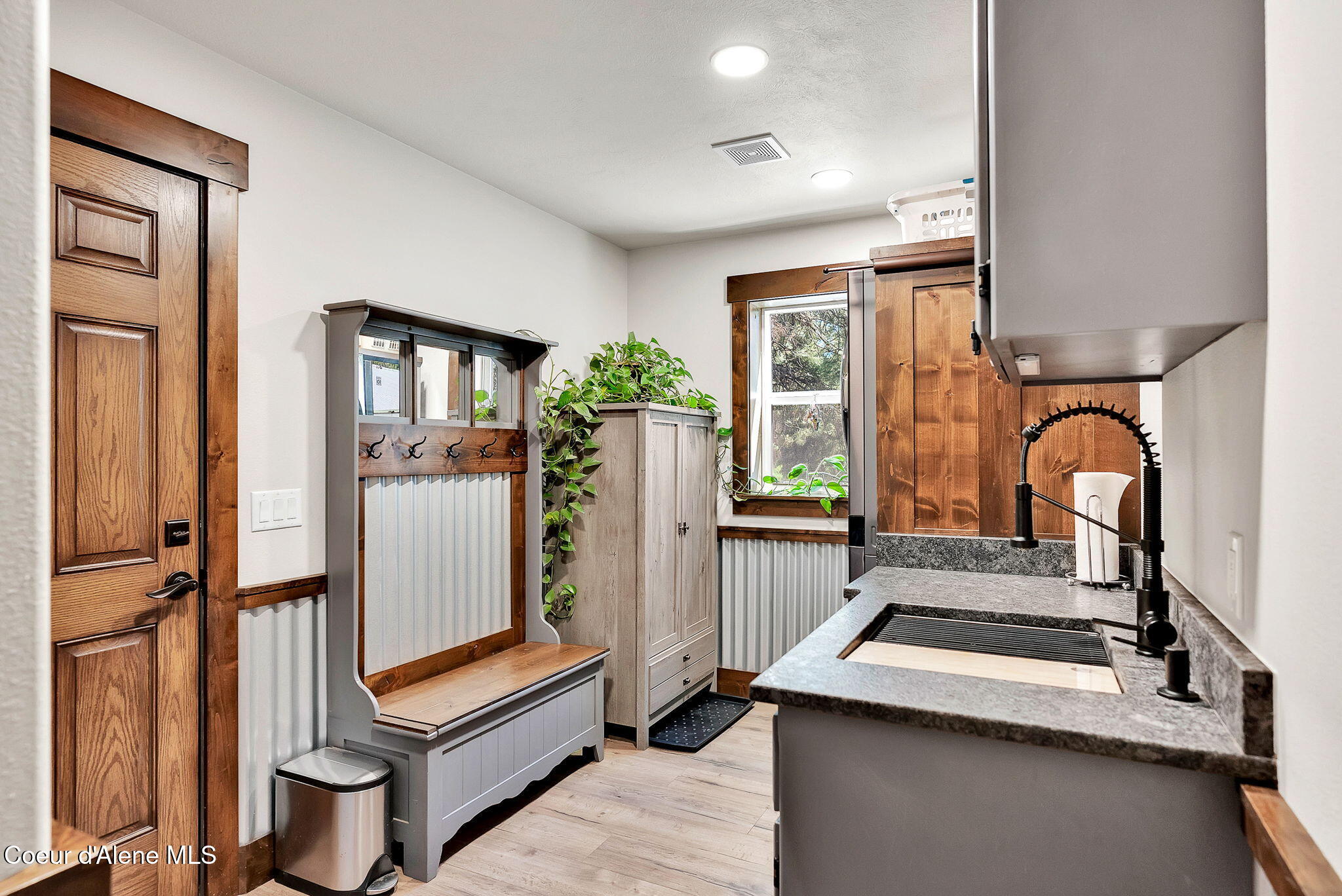 300 E SEASONS RD