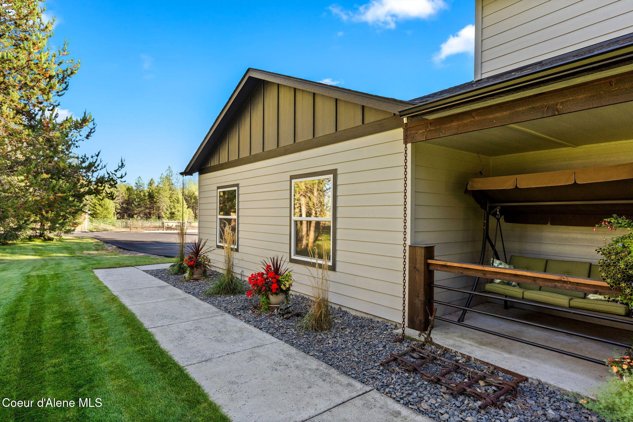 300 E SEASONS RD