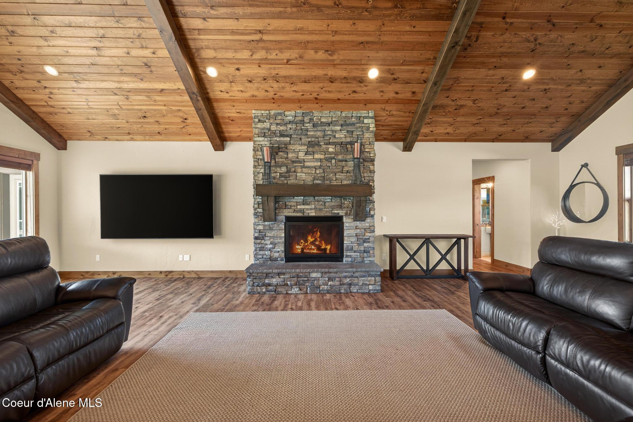 3358 E LEEBOWE CT
