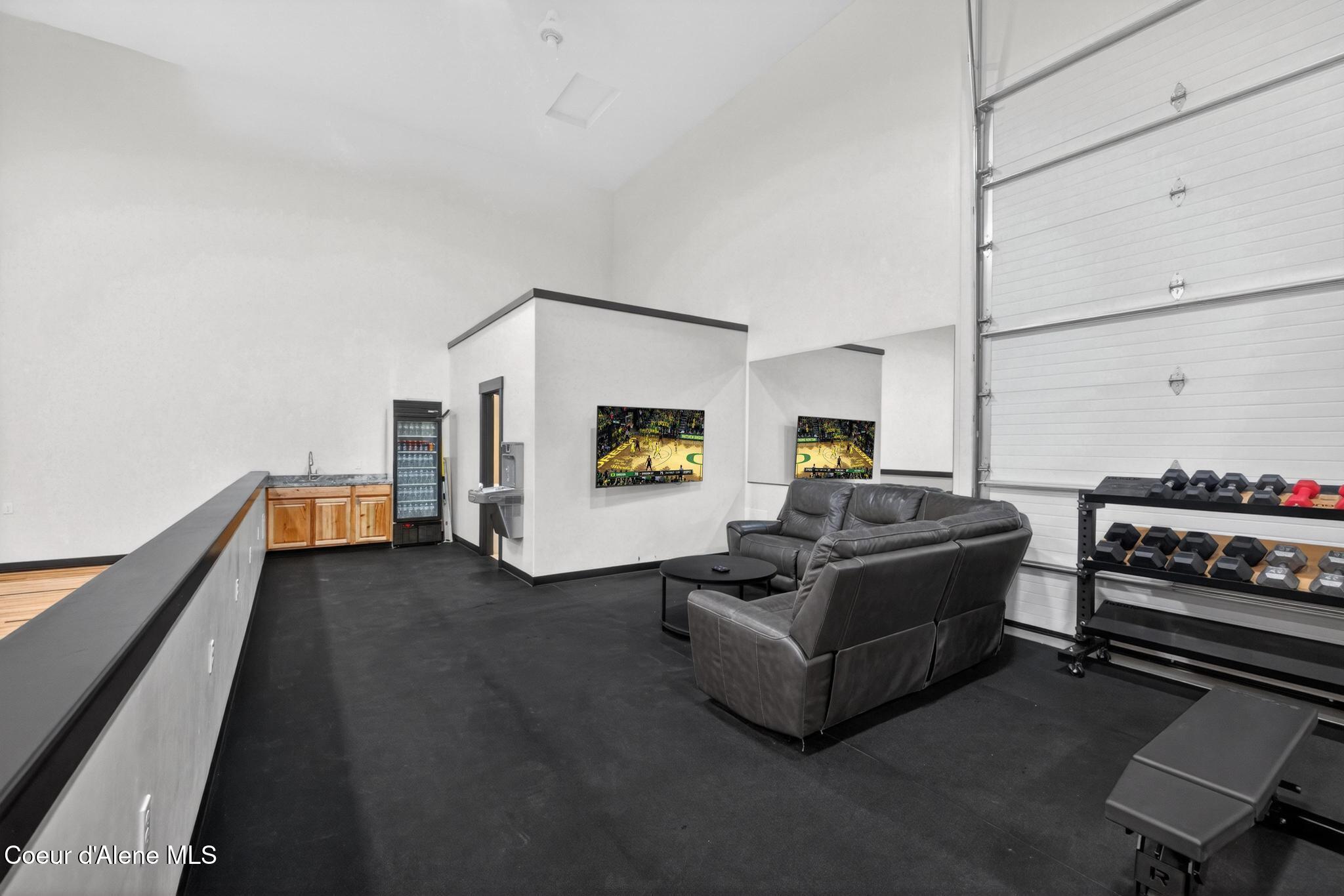 3358 E LEEBOWE CT