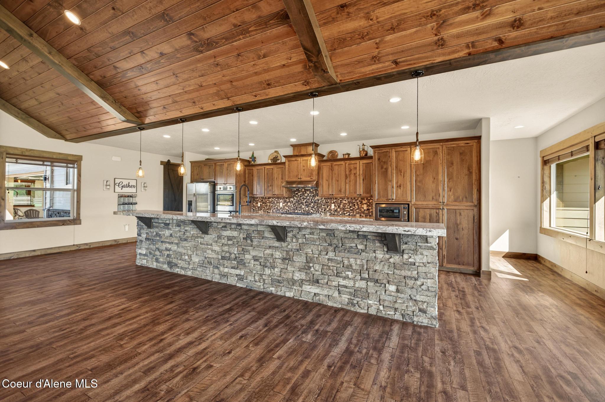 3358 E LEEBOWE CT