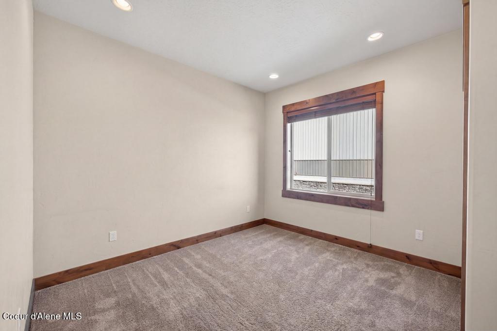 3358 E LEEBOWE CT