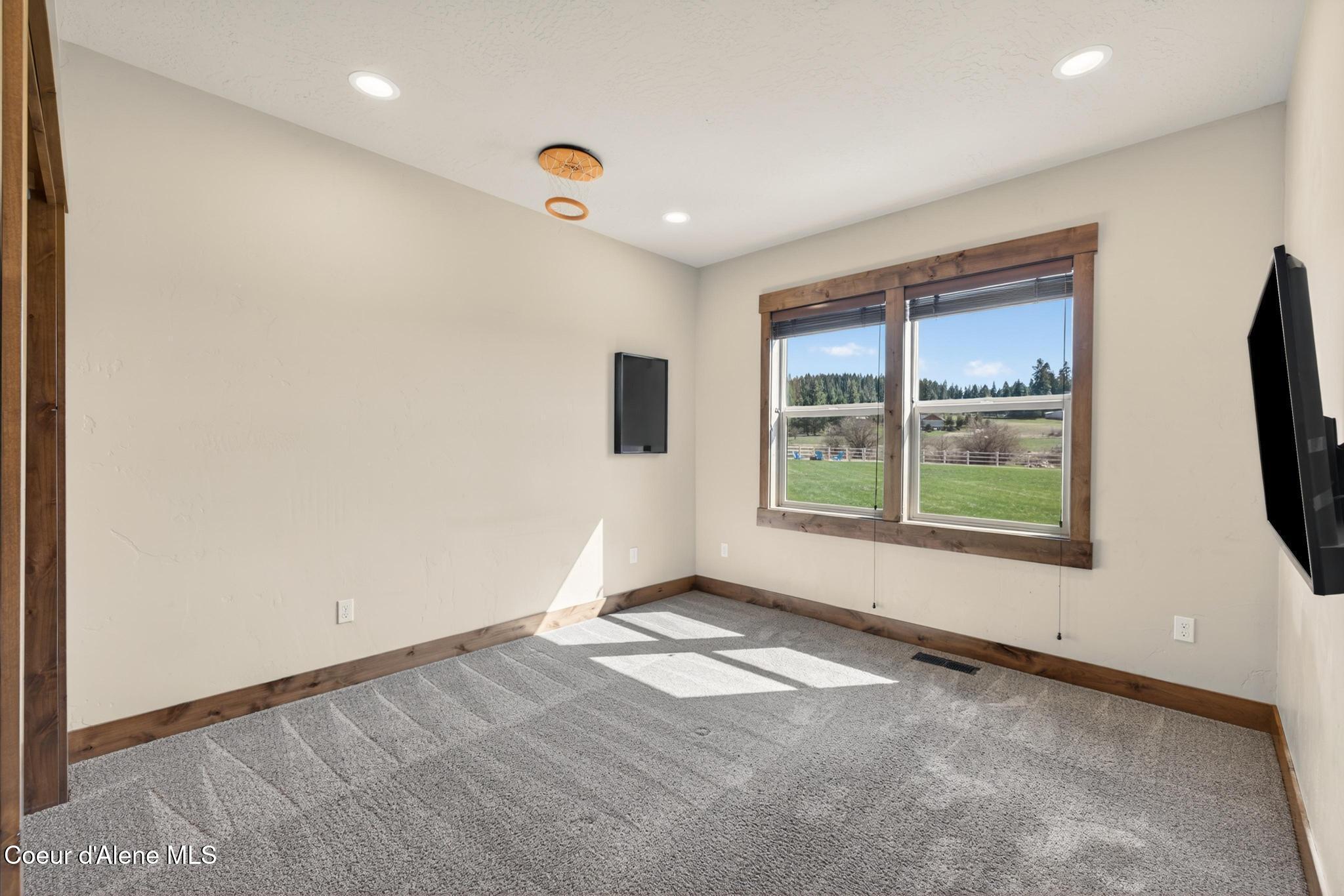 3358 E LEEBOWE CT