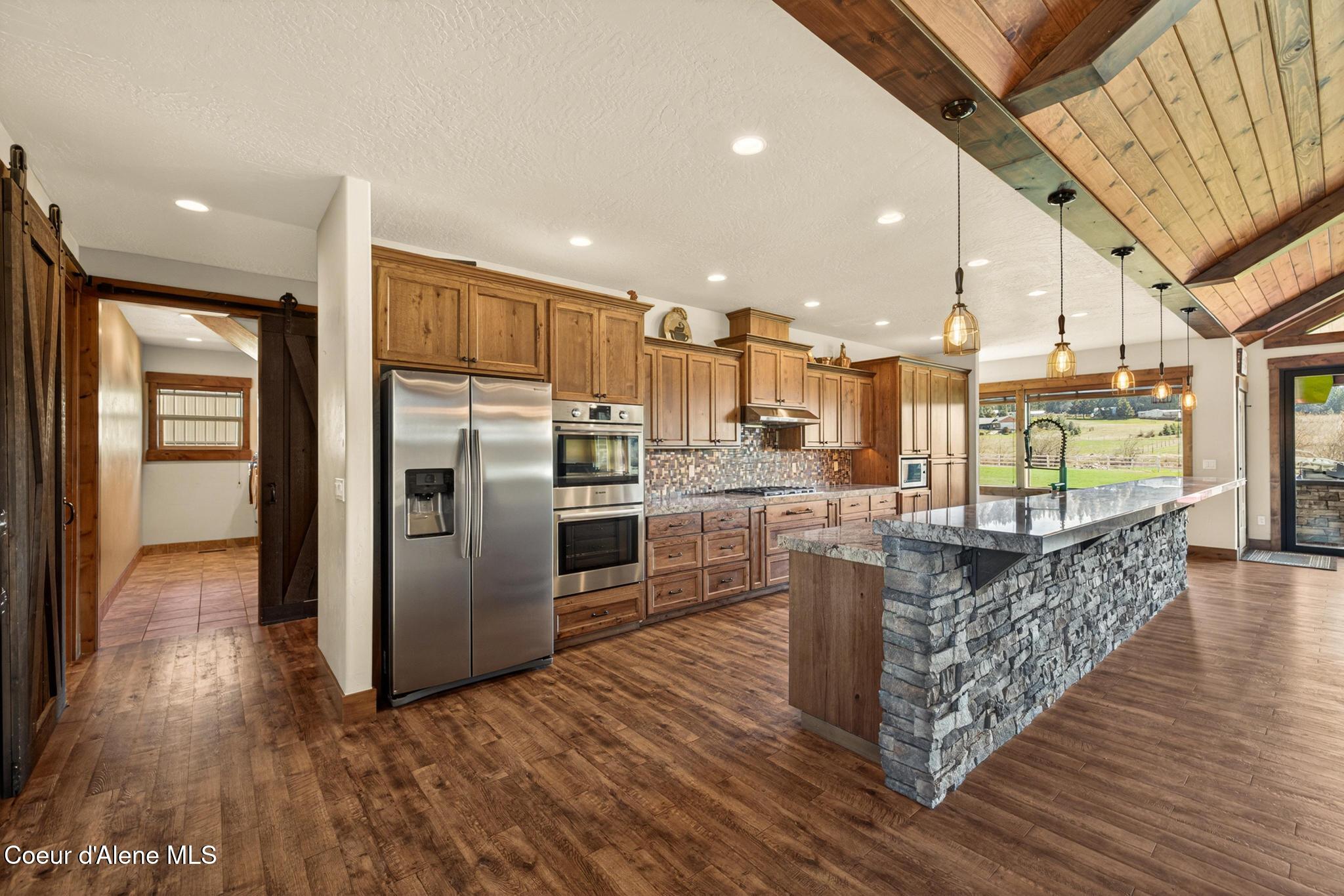 3358 E LEEBOWE CT