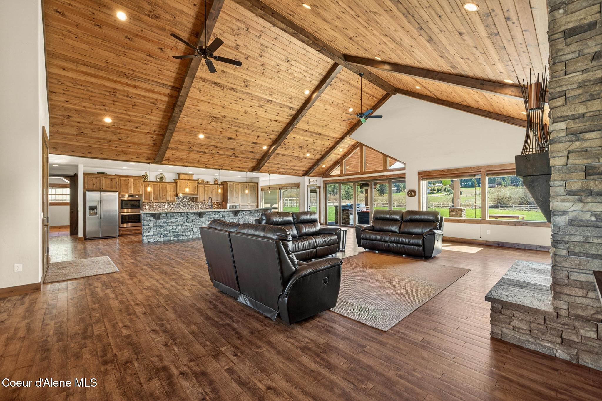 3358 E LEEBOWE CT